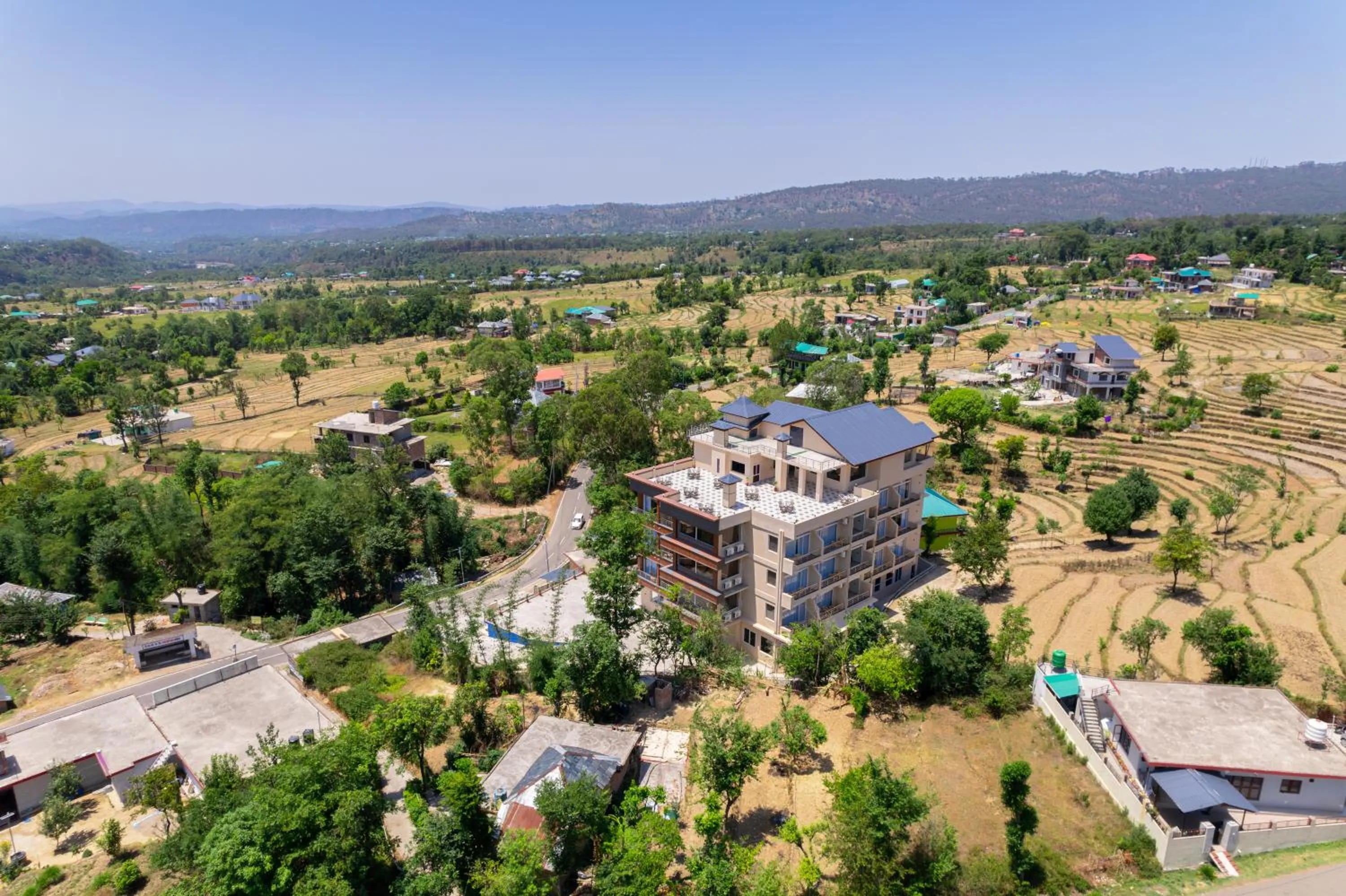 Facade/entrance in Aotel by Clarks Inn Palampur