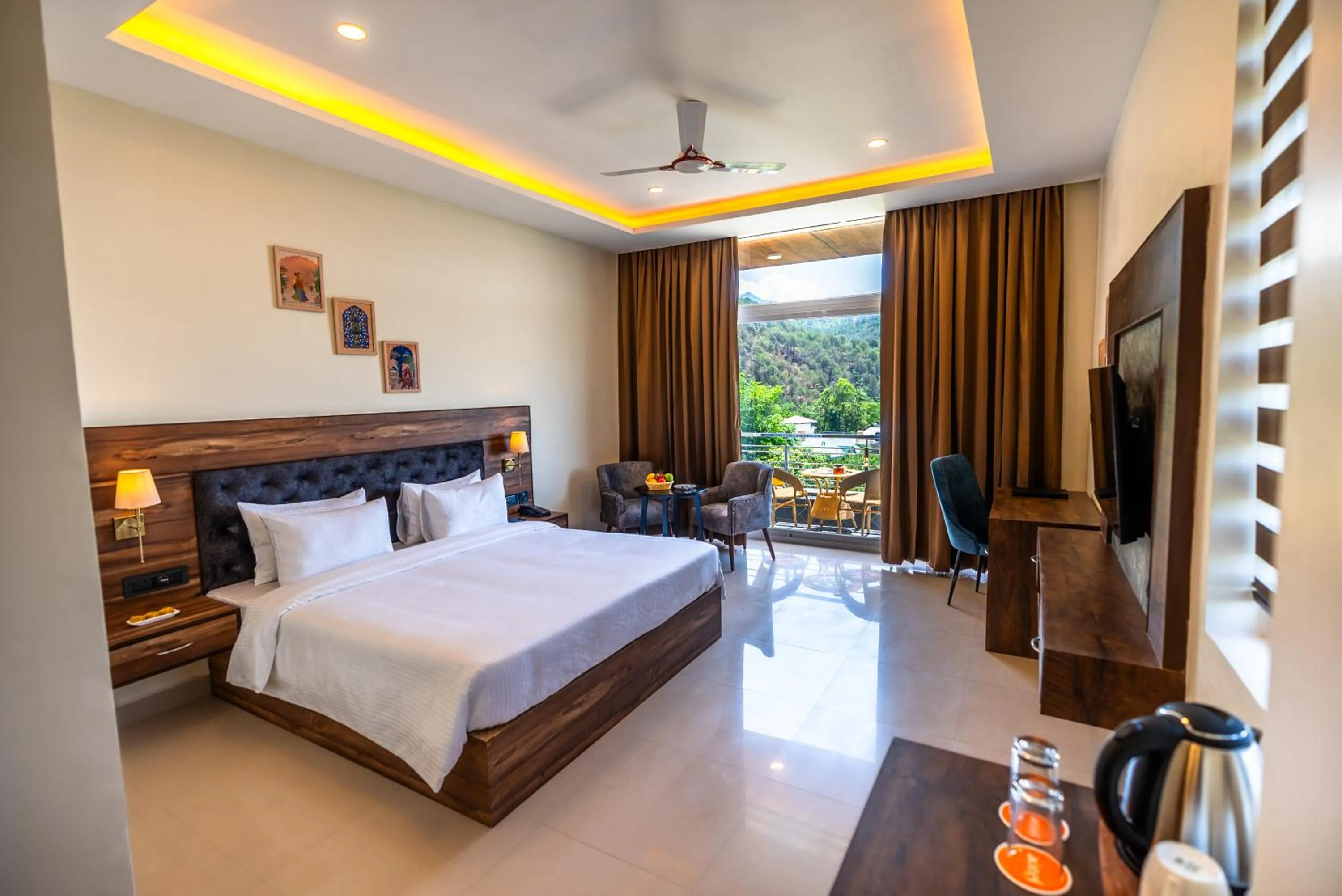 Bedroom, Bed in Aotel by Clarks Inn Palampur