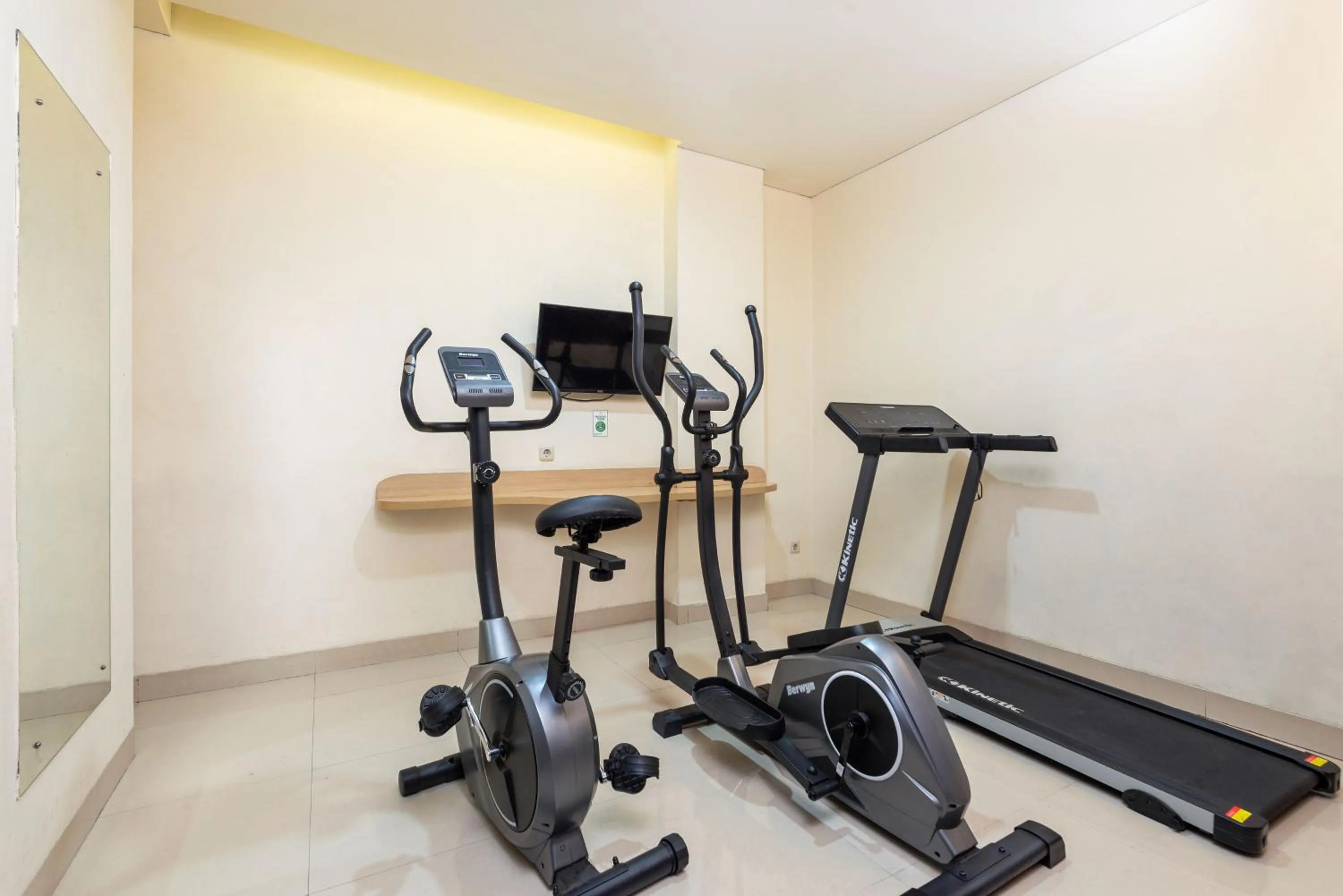 Fitness centre/facilities in Life Hotel Soekarno Hatta Makassar