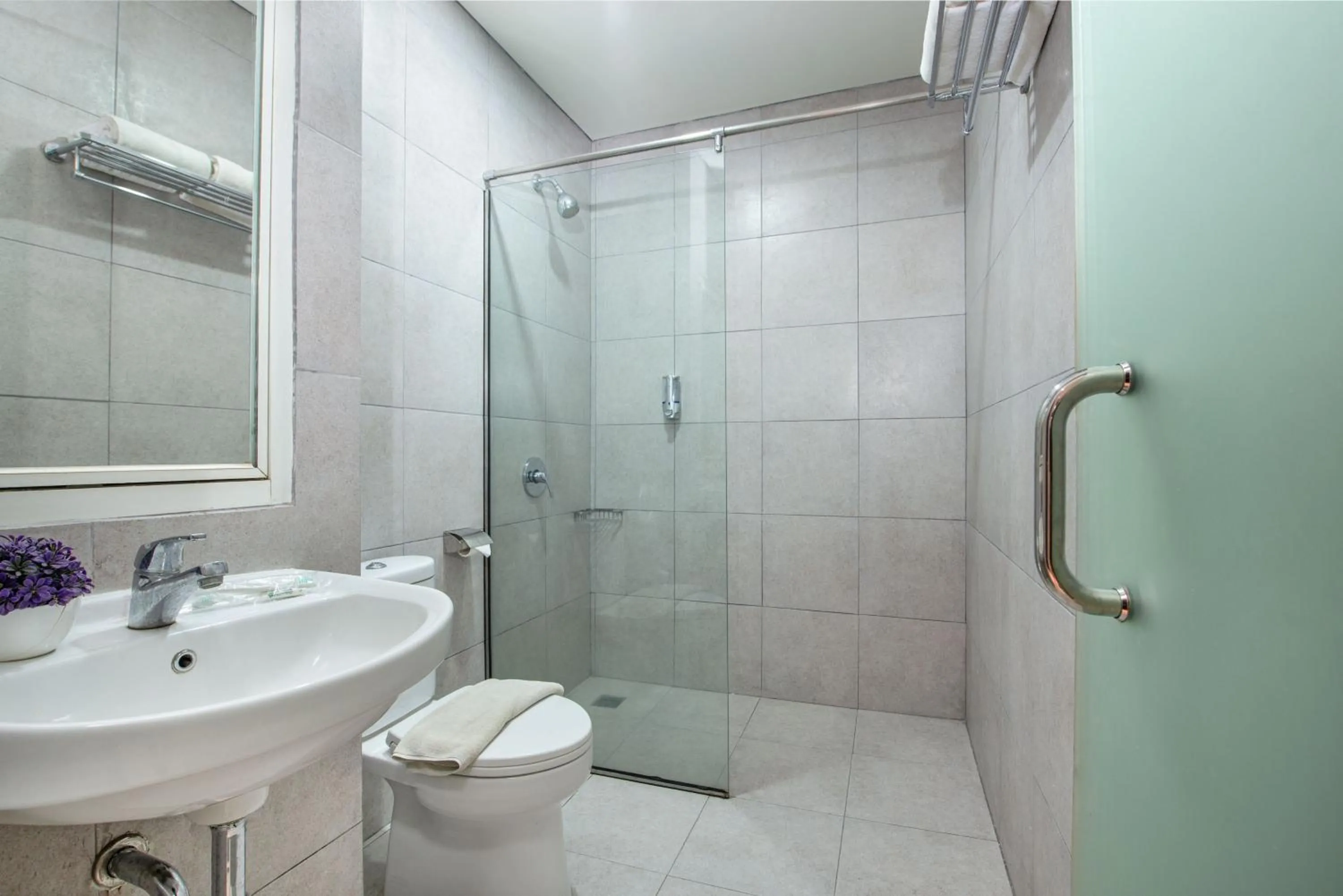 Shower in Life Hotel Soekarno Hatta Makassar