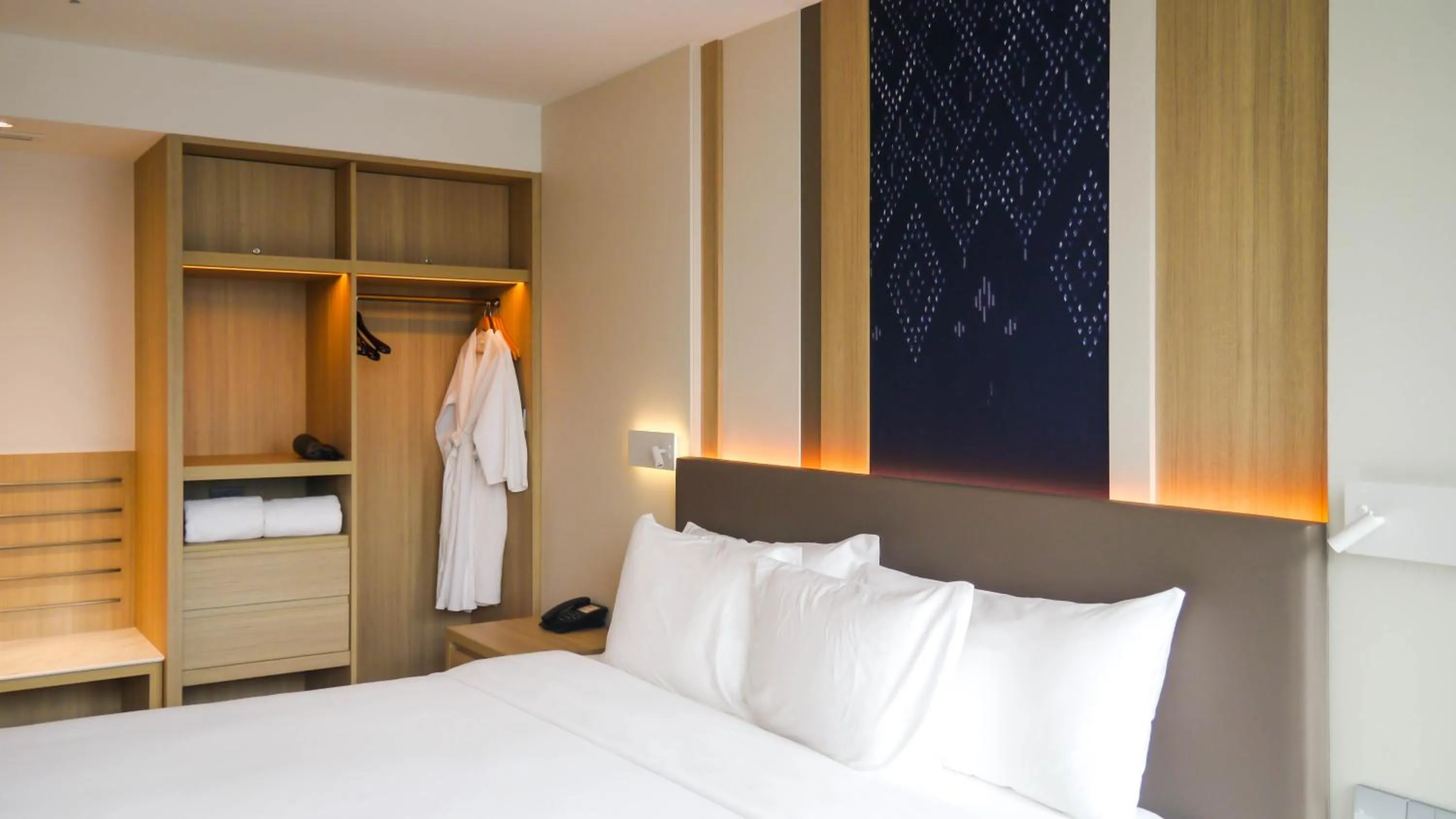 Bed in Shenzhen Tower Hotel Bangkok