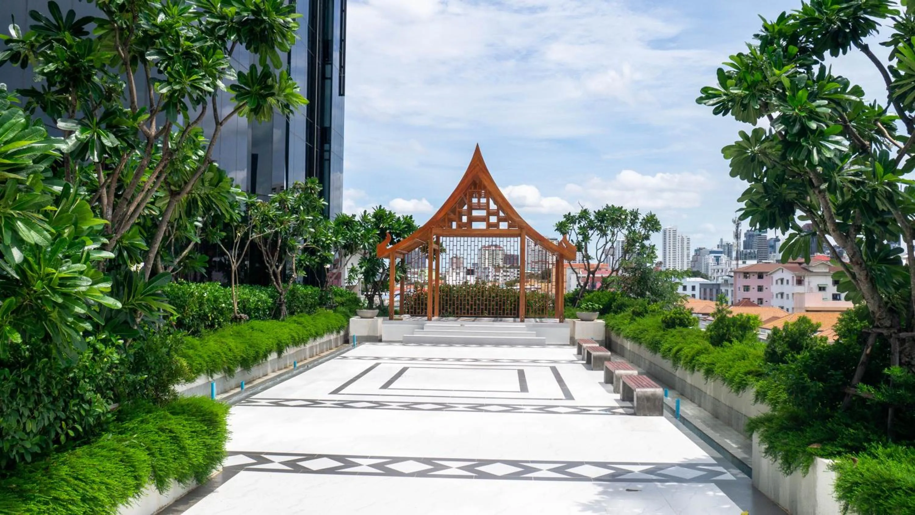 Garden in Shenzhen Tower Hotel Bangkok
