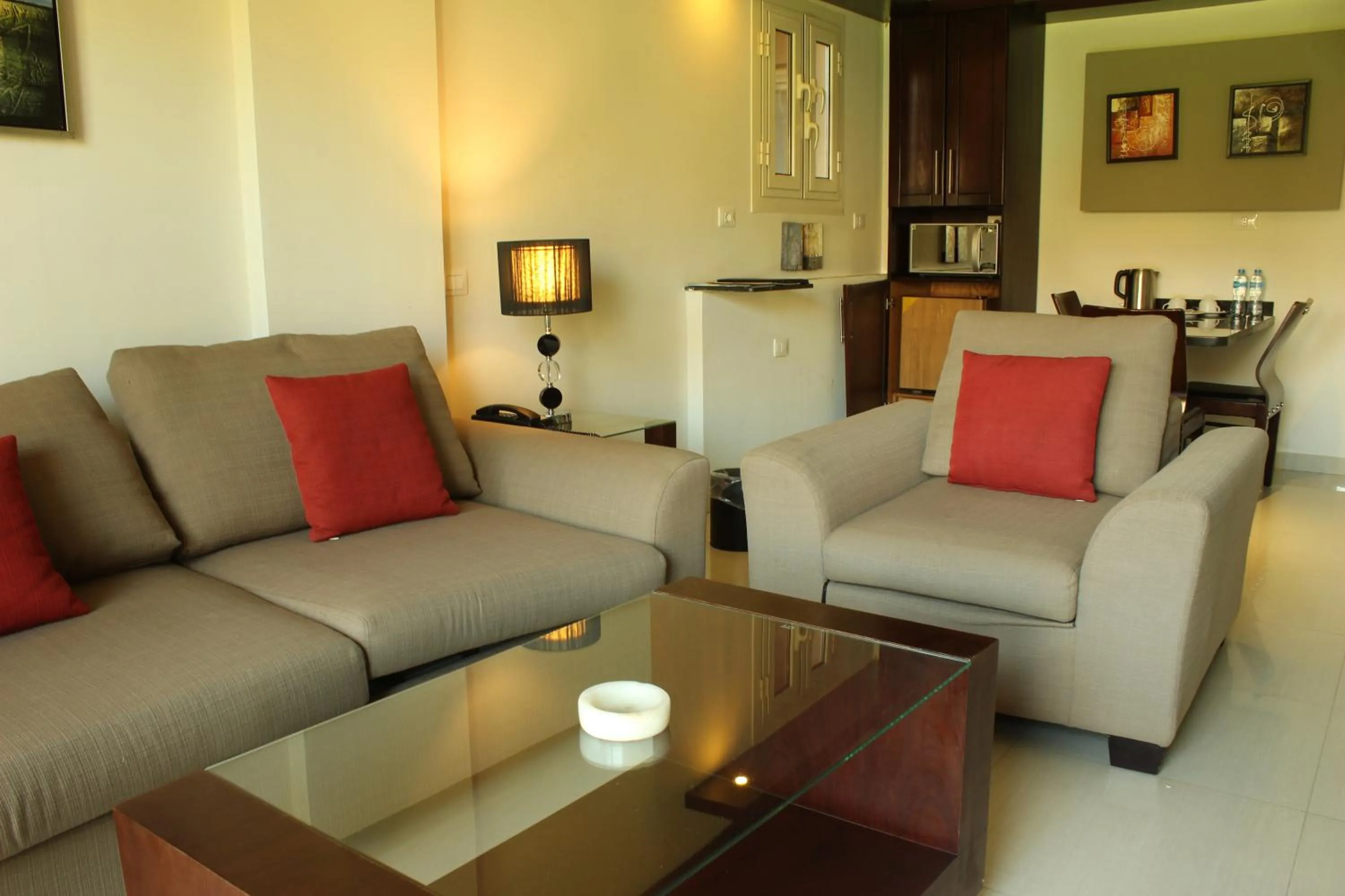 TV and multimedia in Panacea Suites Hotel