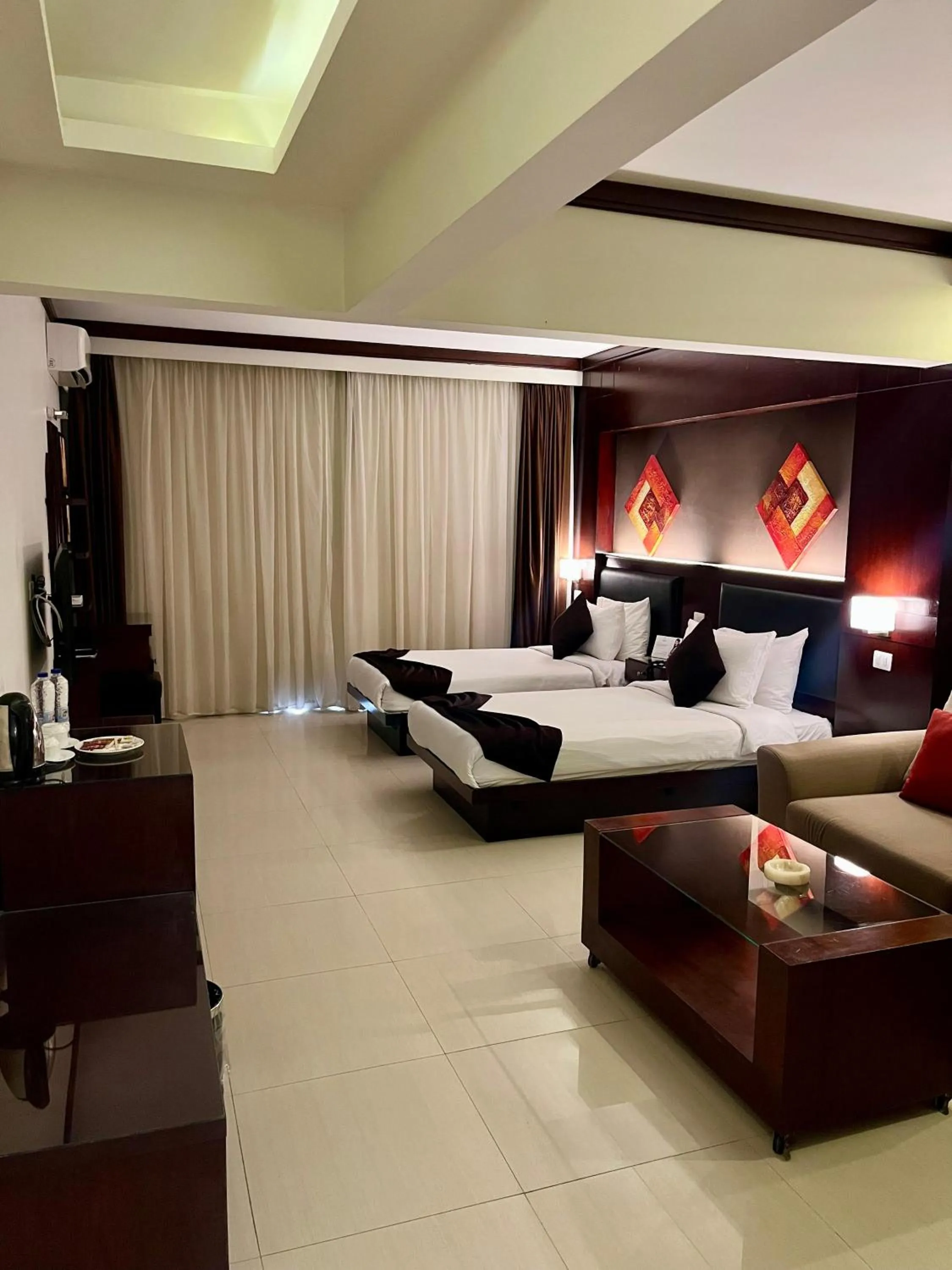 Deluxe Twin Room in Panacea Suites Hotel