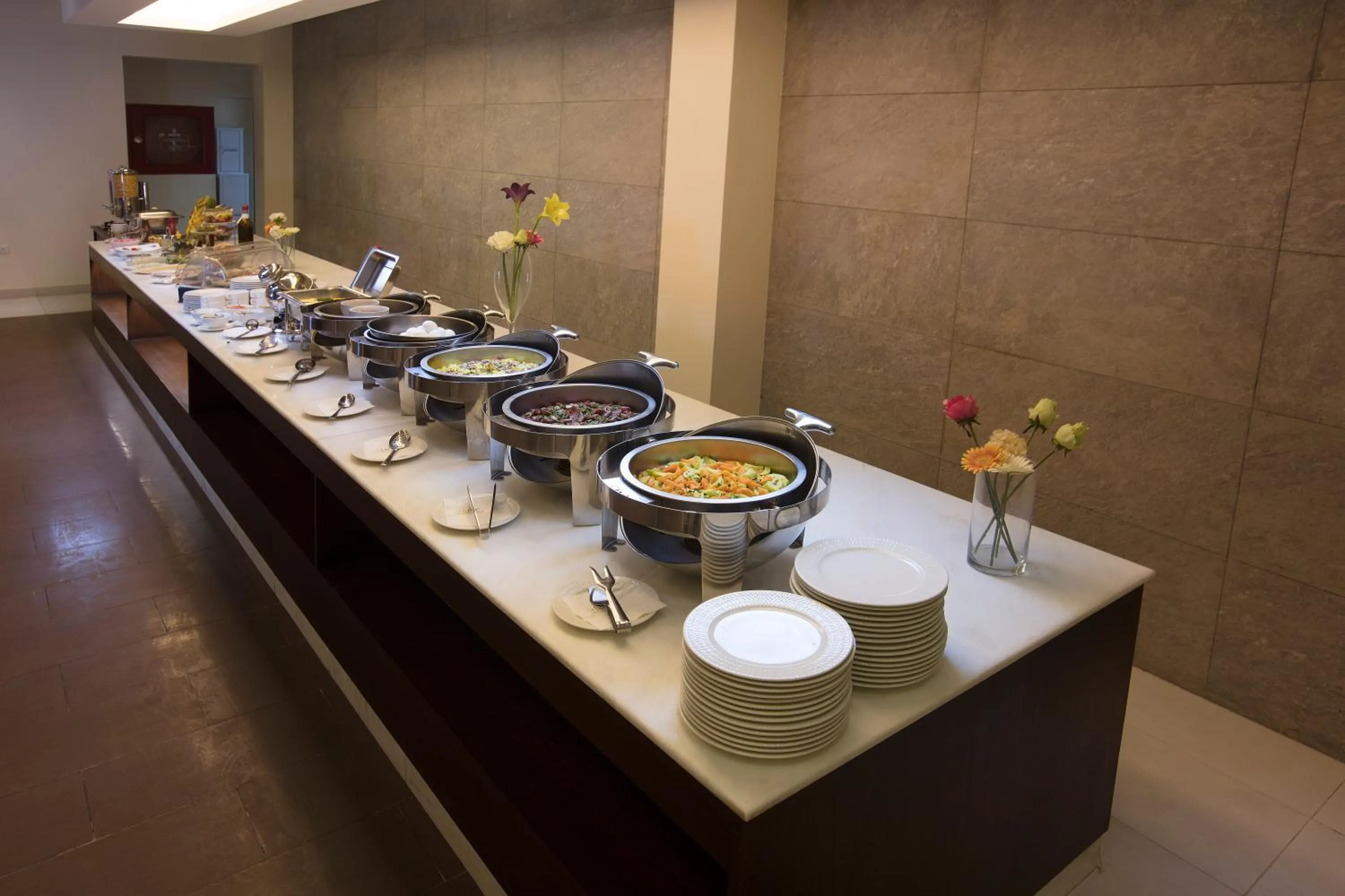 Restaurant/places to eat in لي لي جراند للشقق المخدومة - درجة اقتصادية