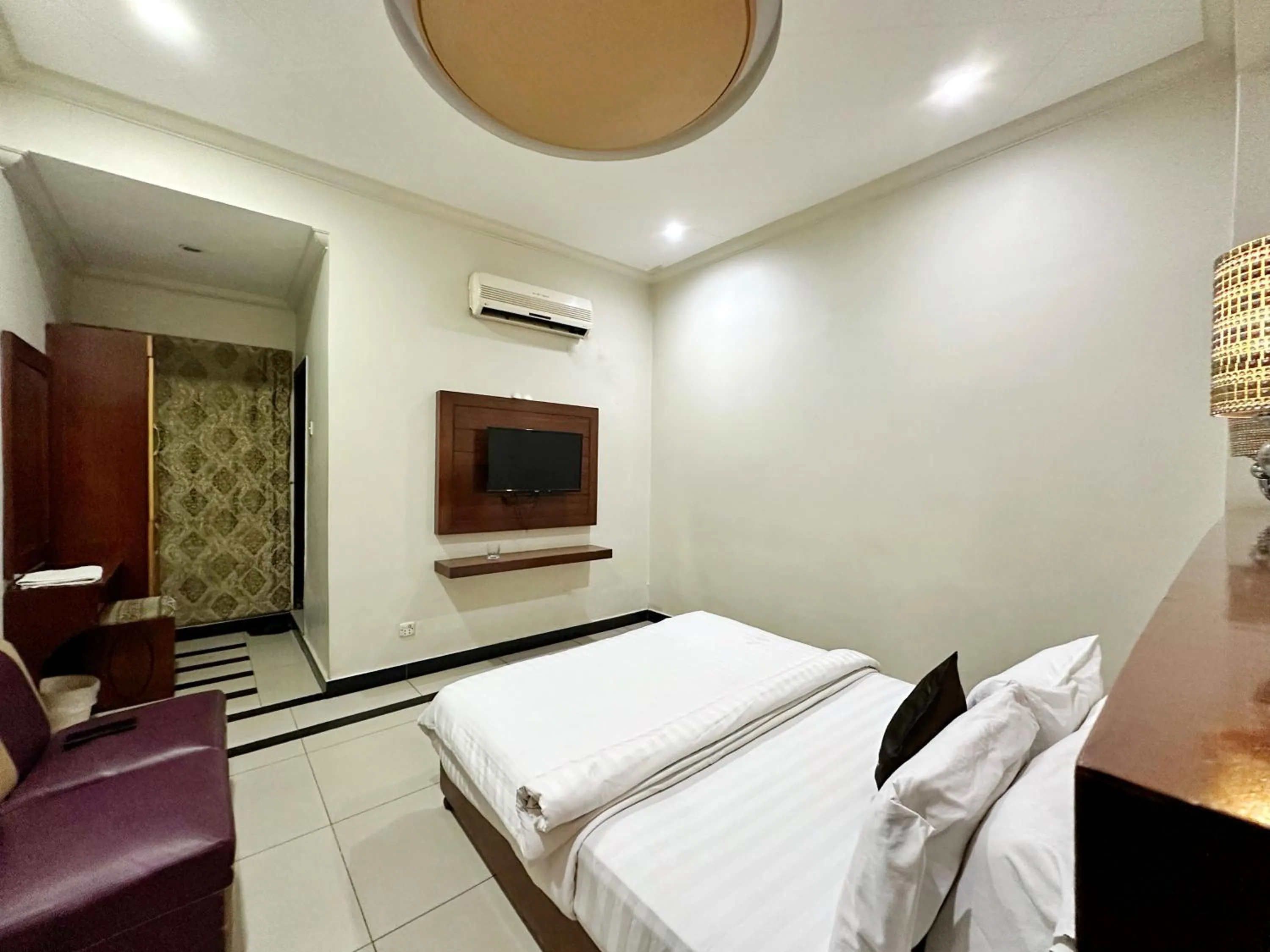 Bed in The Grand Hotel Multan