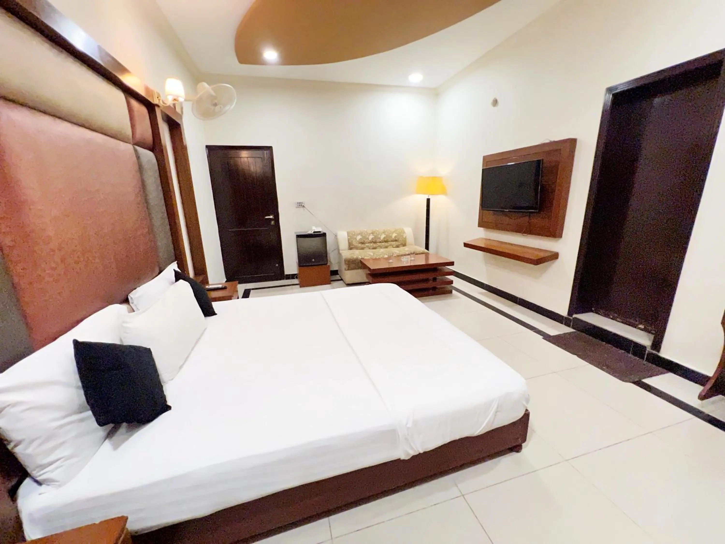 Bed in The Grand Hotel Multan