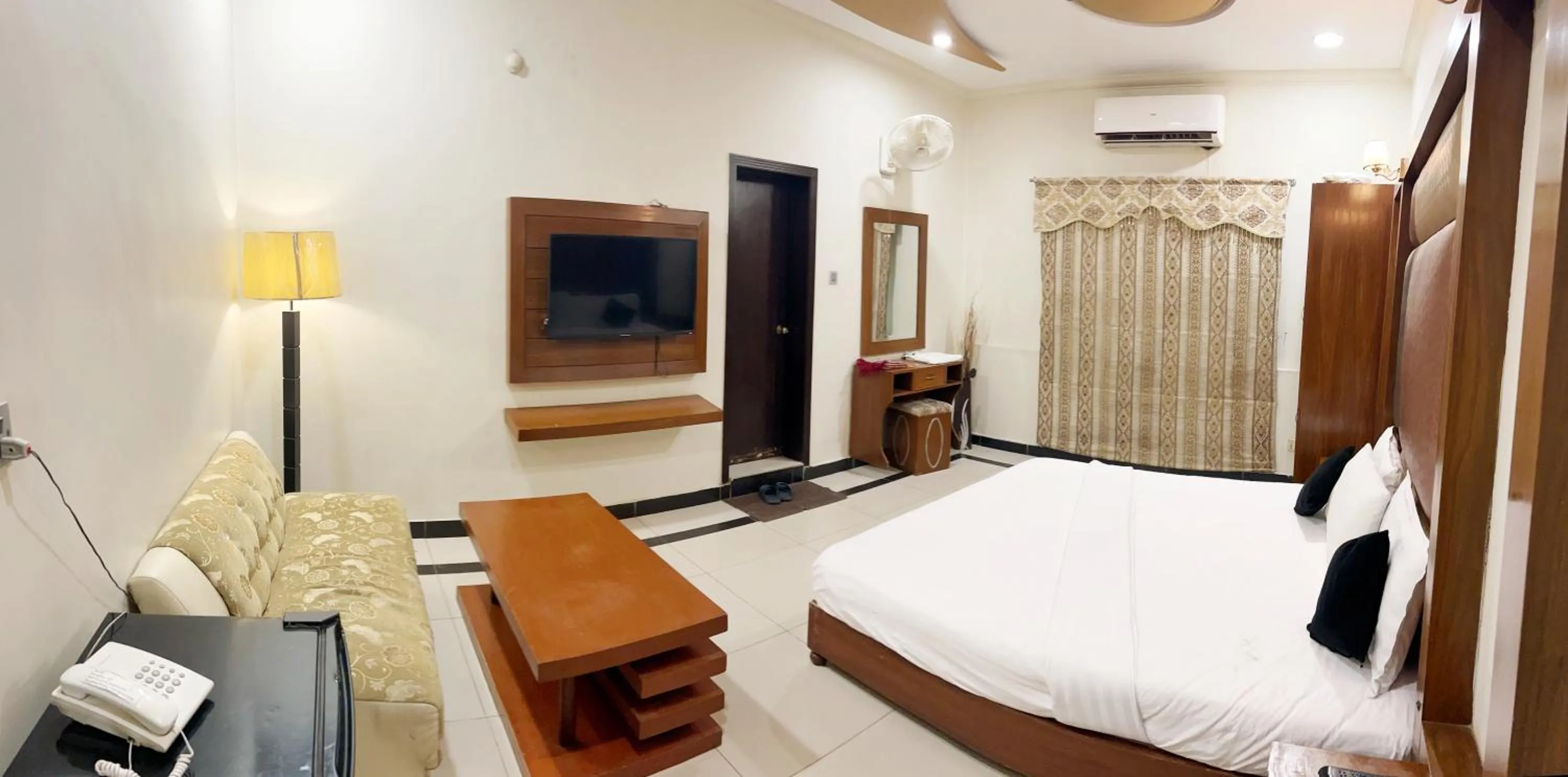 Bed in The Grand Hotel Multan