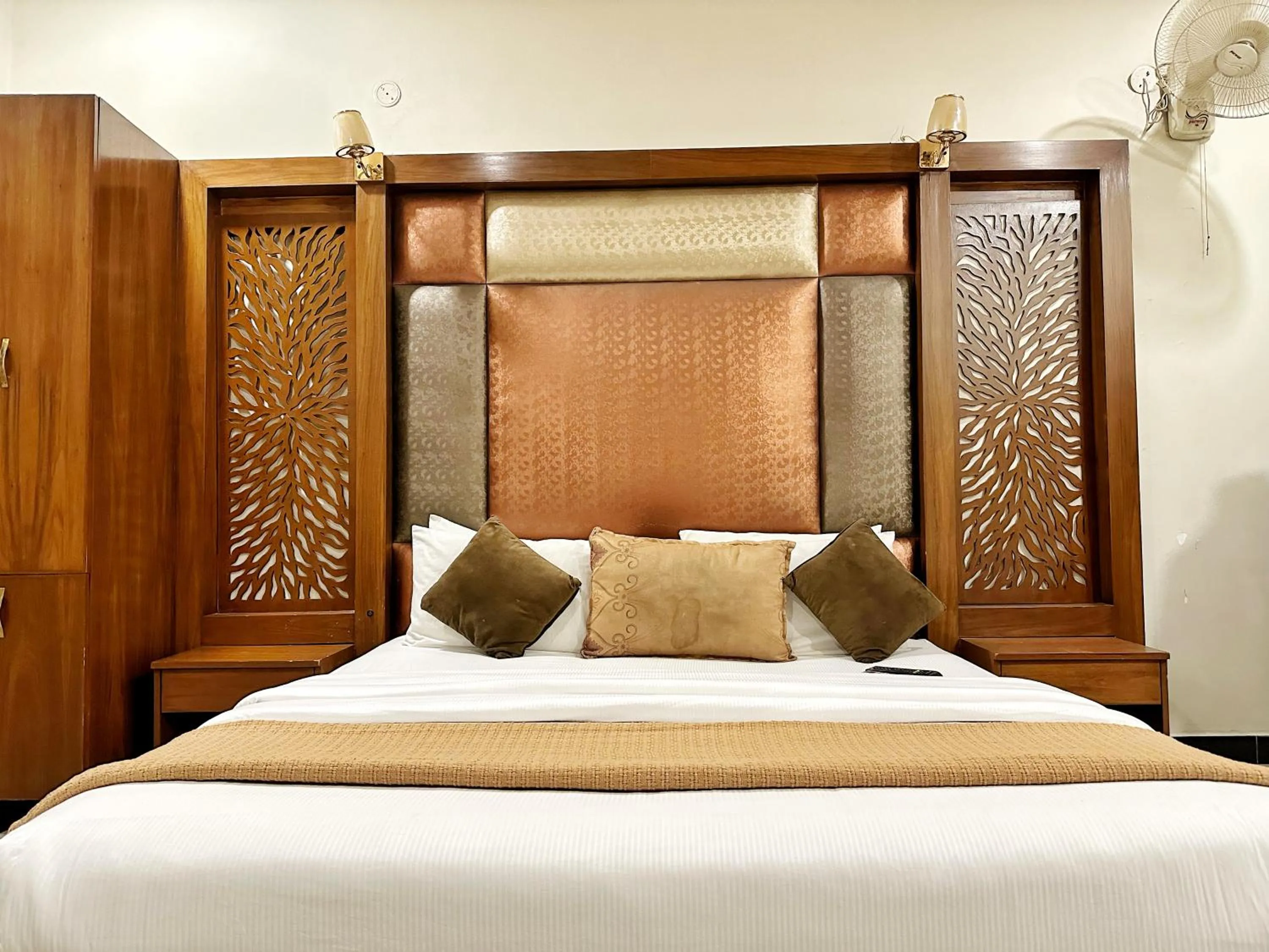 Bed in The Grand Hotel Multan