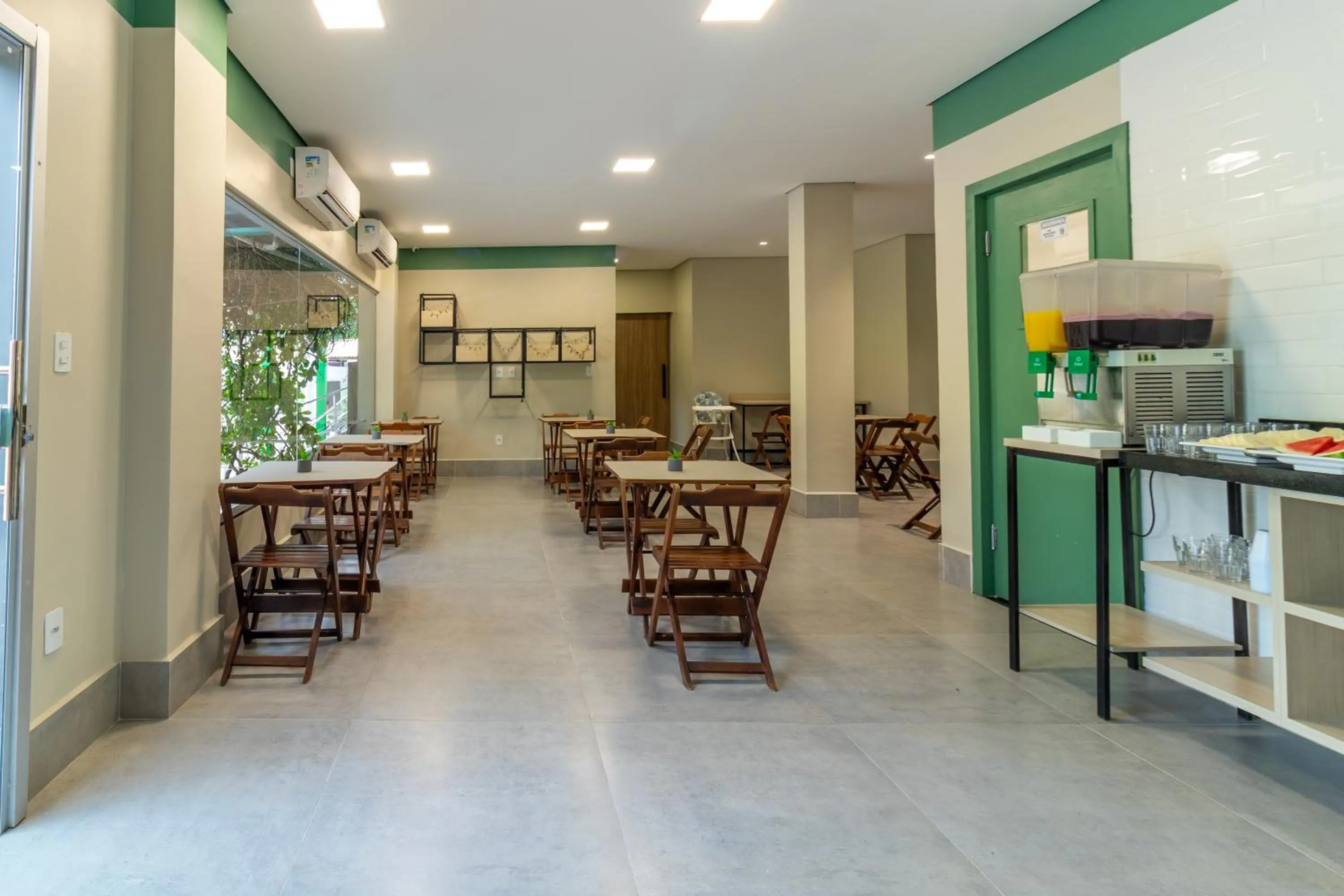 Dining area in Hotel Los Angeles
