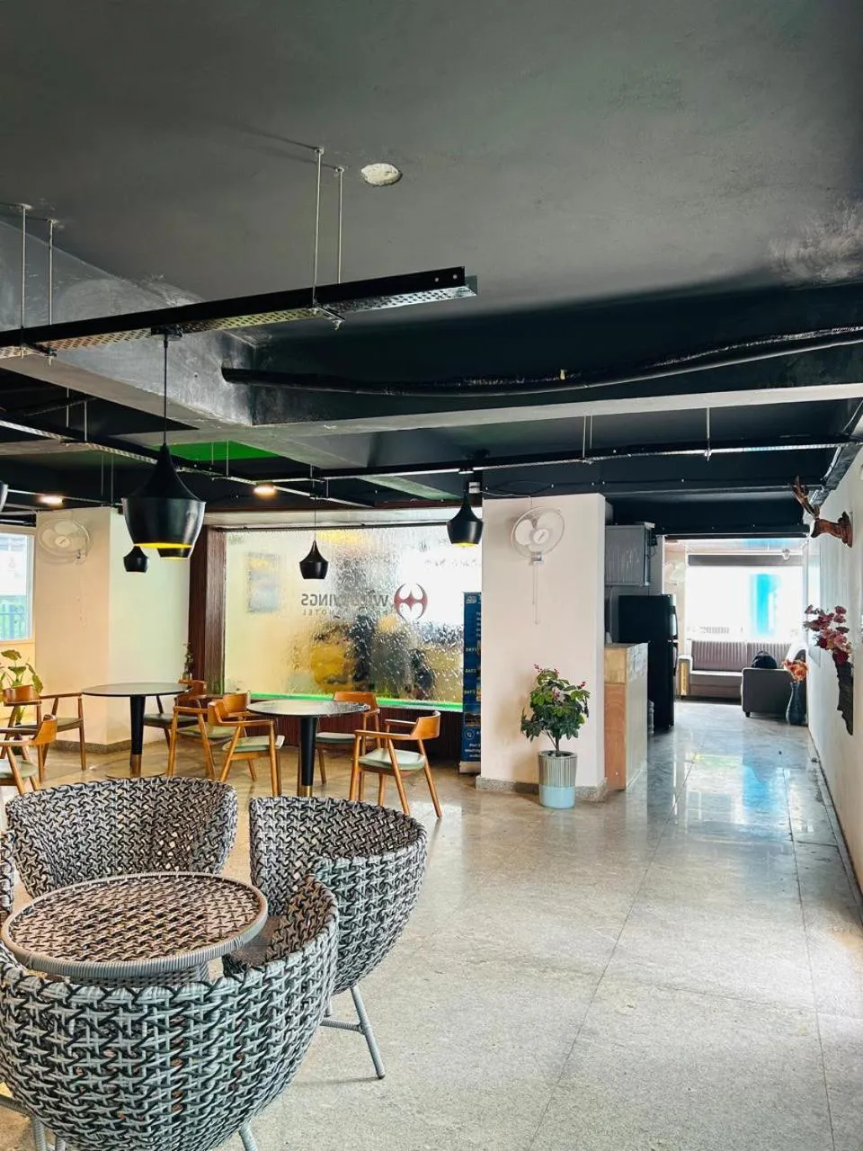 Restaurant/places to eat in Wild Wings Premium Hotel