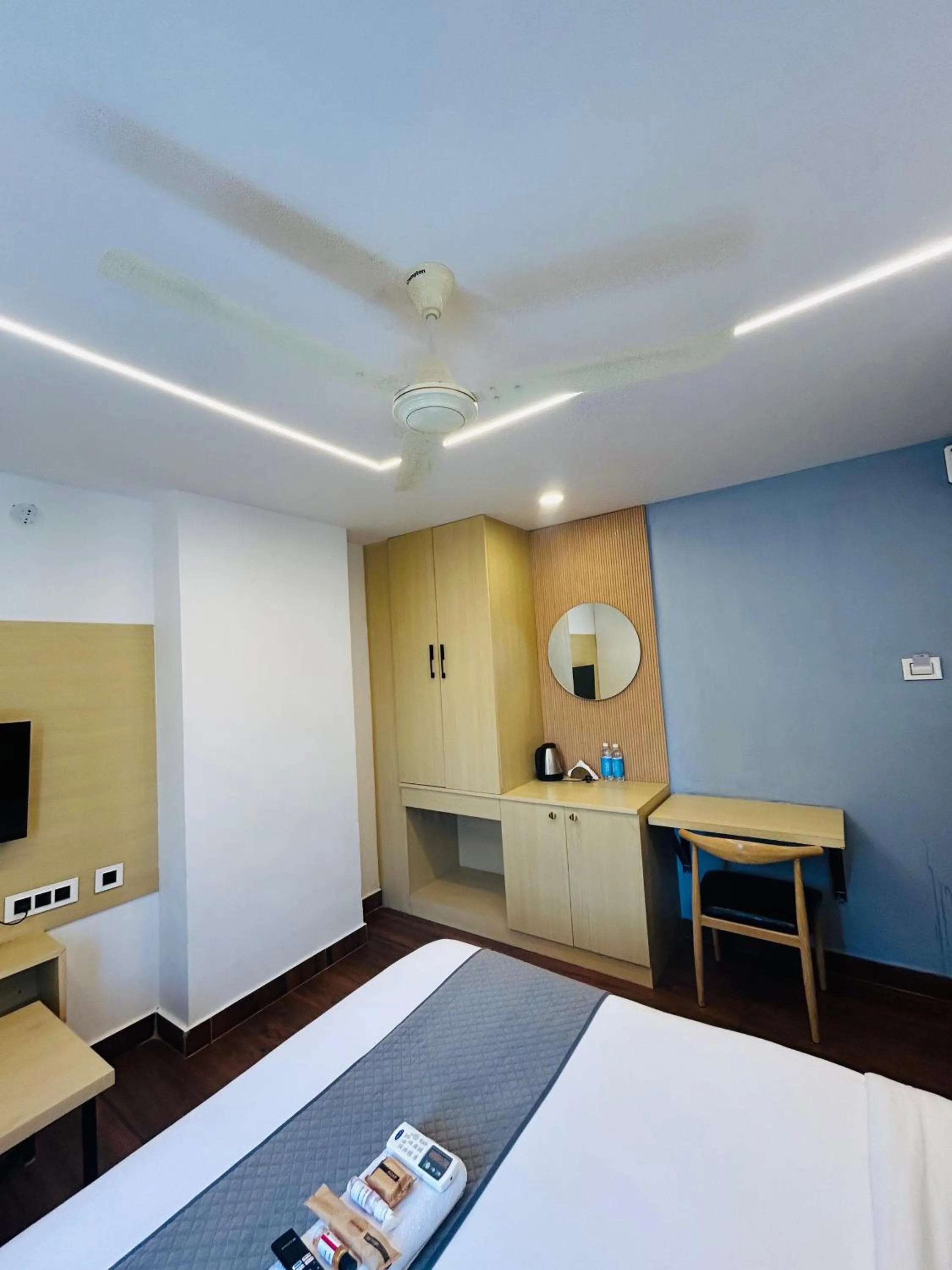 Bed in Wild Wings Premium Hotel