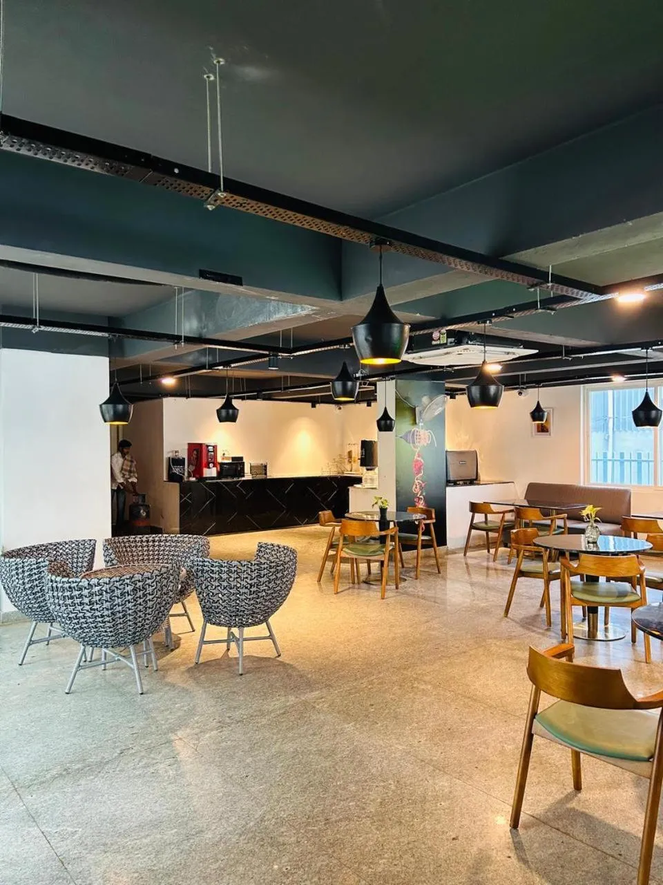 Restaurant/places to eat in Wild Wings Premium Hotel