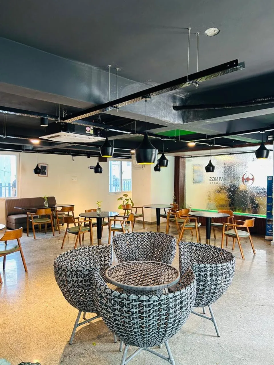 Restaurant/places to eat in Wild Wings Premium Hotel