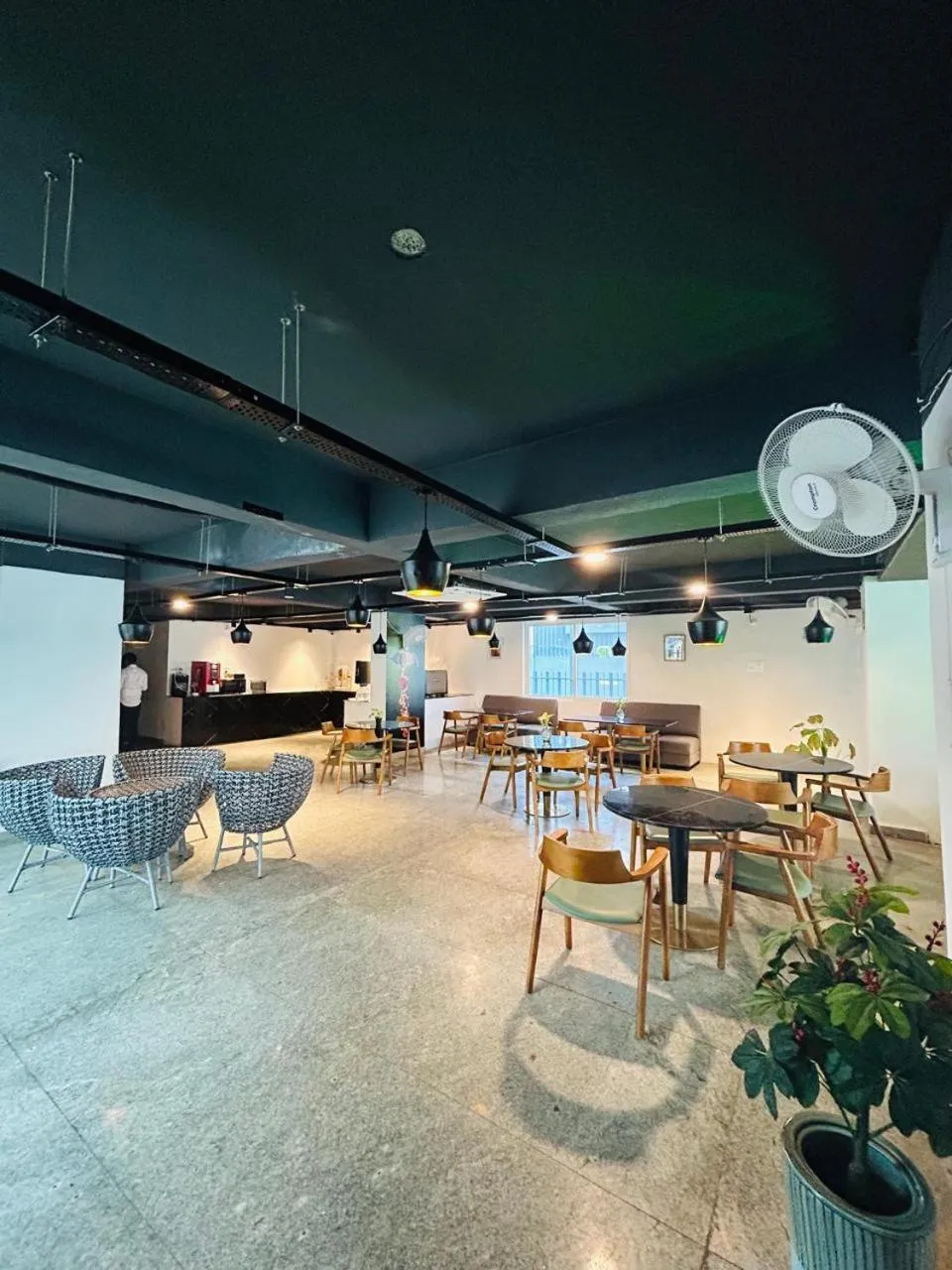 Restaurant/places to eat in Wild Wings Premium Hotel