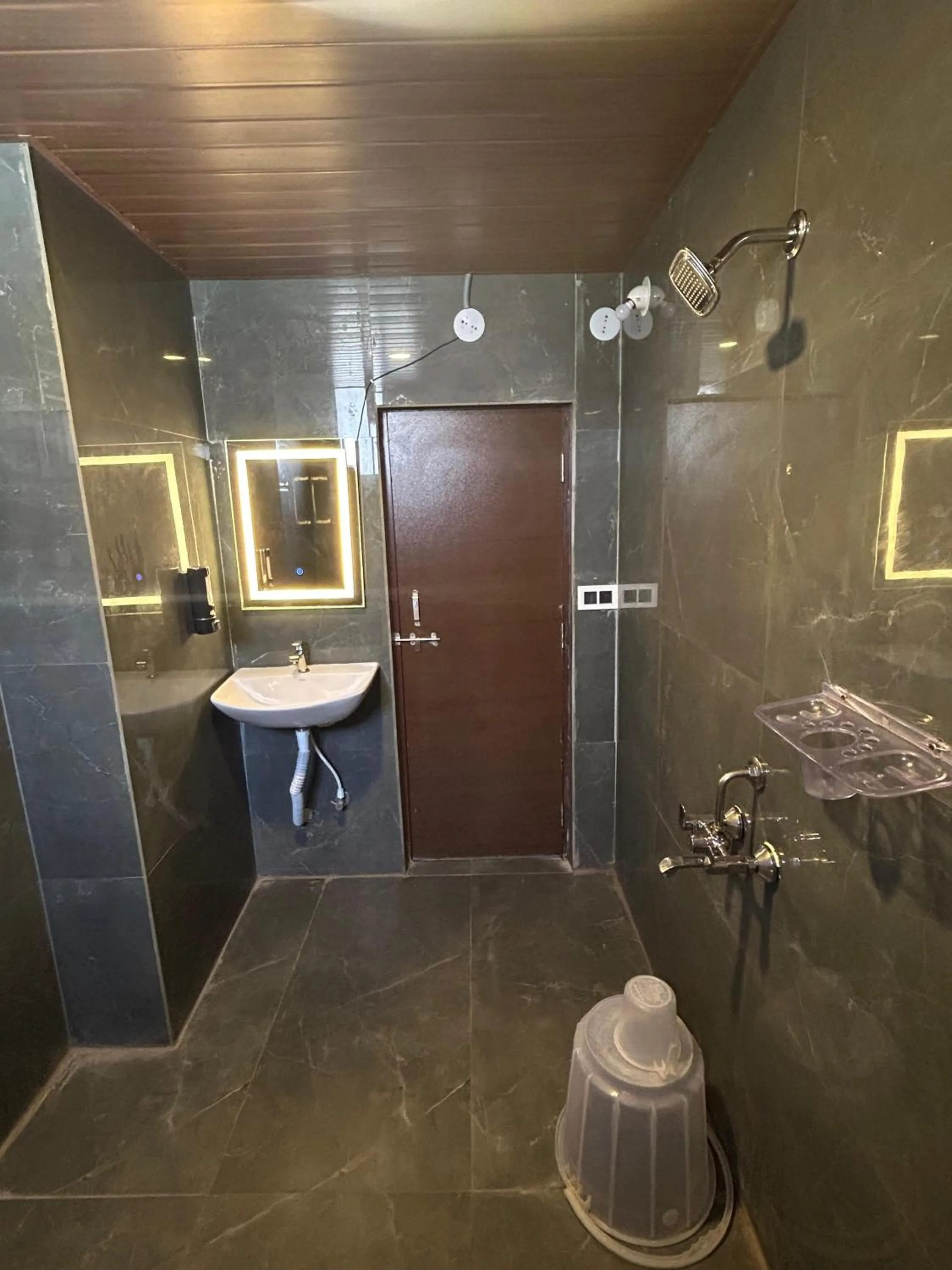Shower in Wild Wings Premium Hotel