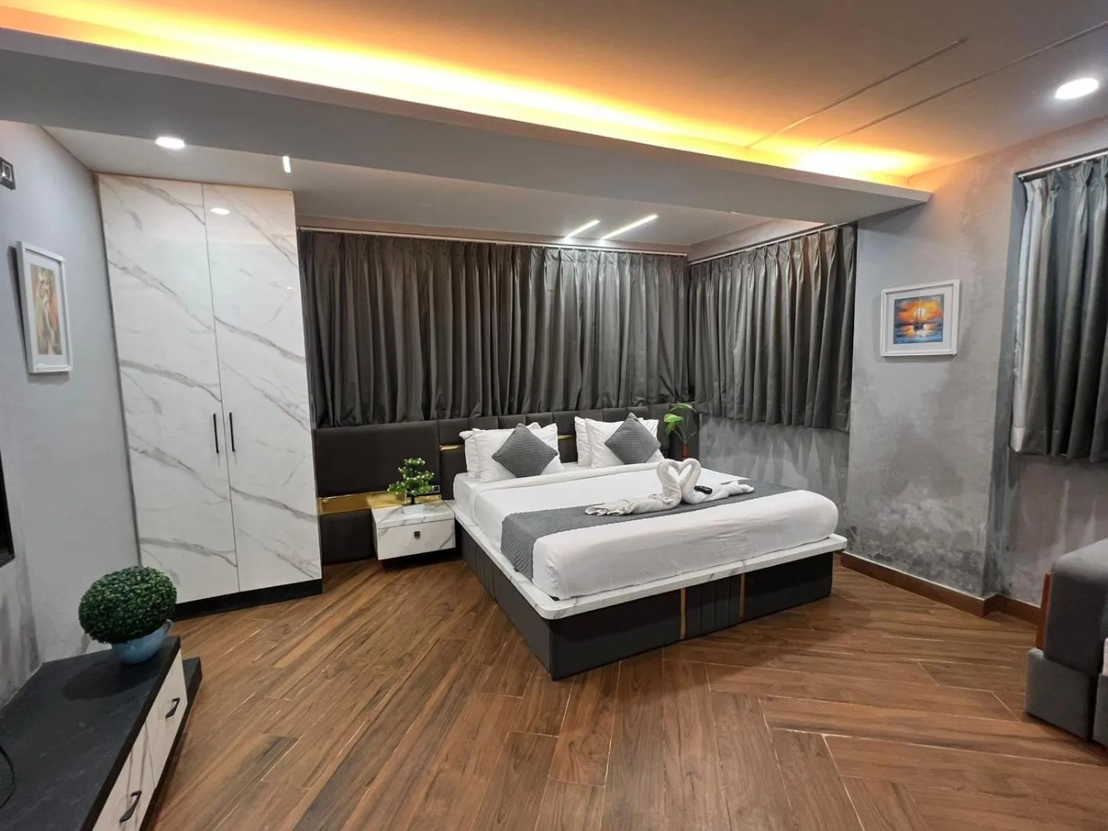 Photo of the whole room, Bed in Wild Wings Premium Hotel