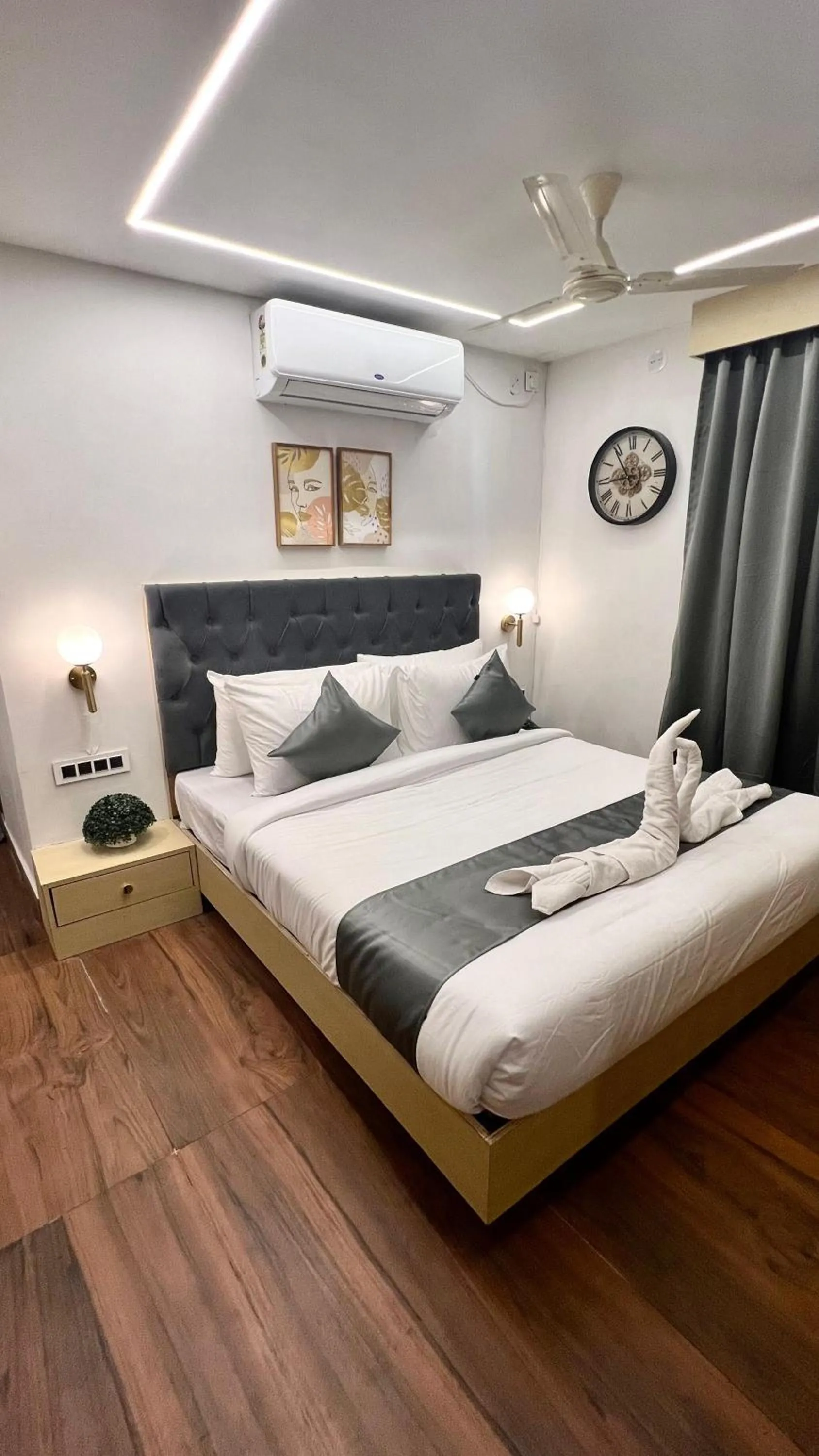 Bedroom, Bed in Wild Wings Premium Hotel