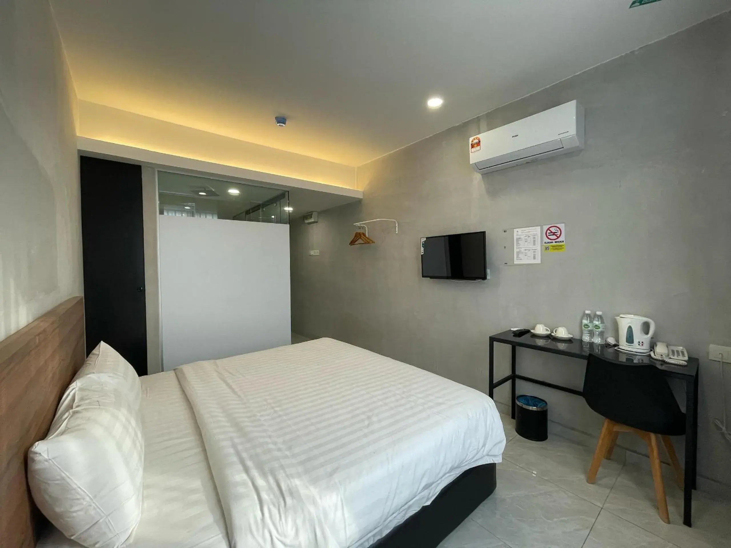 Deluxe King Room in HPY Hotel Deluxe King Room in HPY Hotel