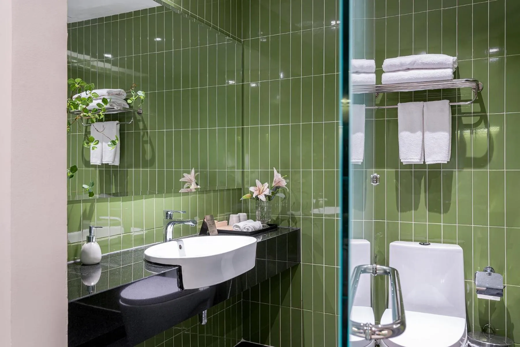 Shower in M Village Hotel Lý Tự Trọng