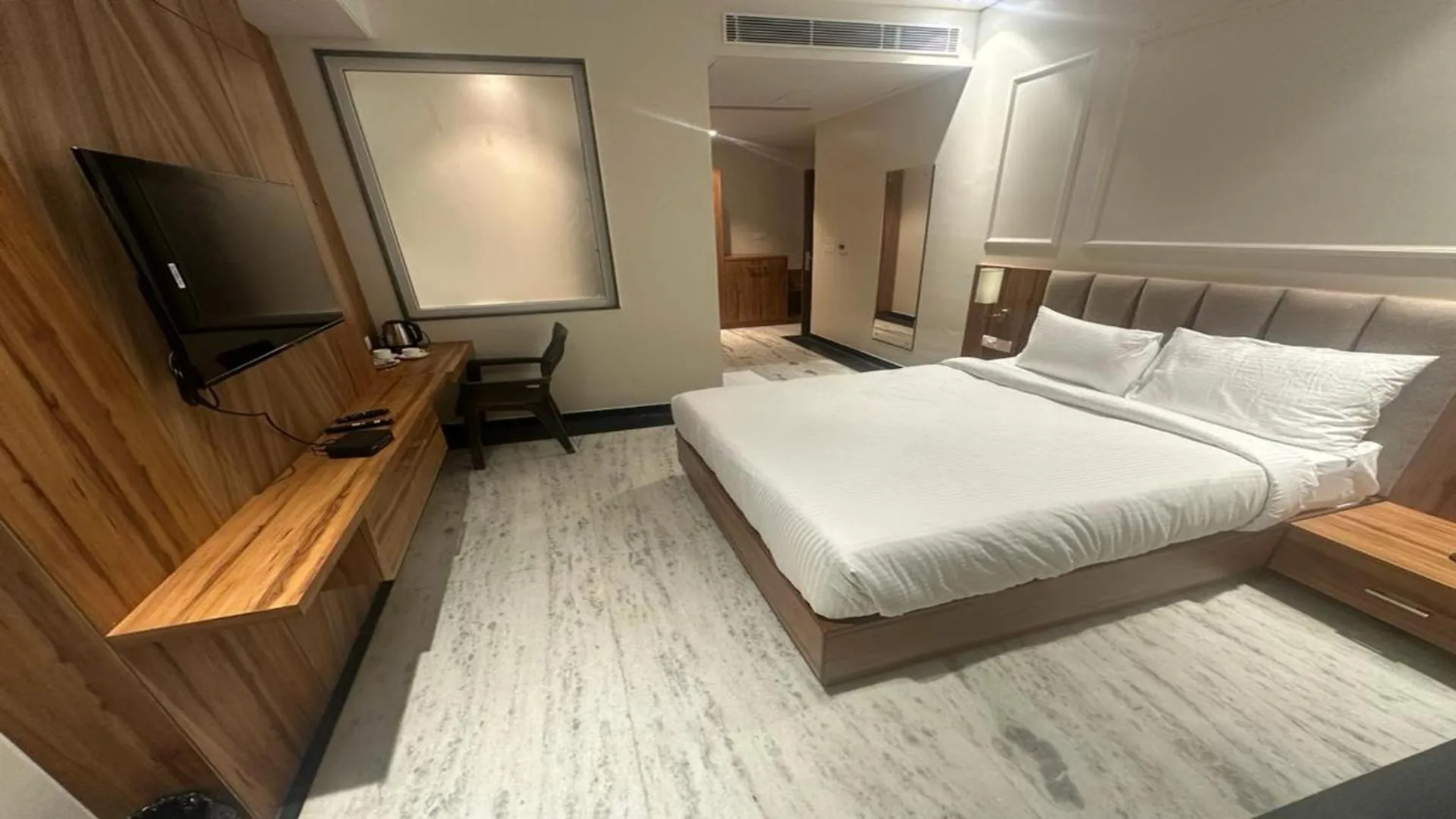 Bed in Jaipur Hotel Saaj Mansion