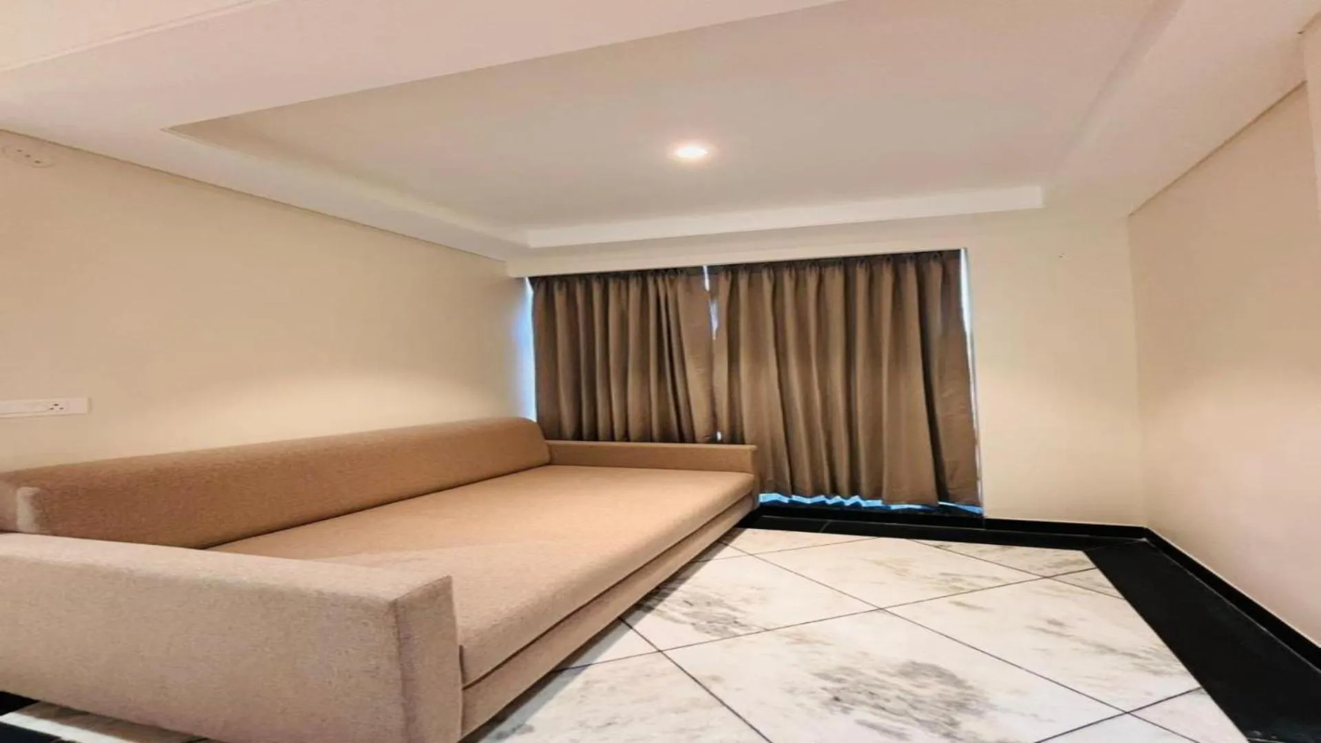 Bed in Jaipur Hotel Saaj Mansion