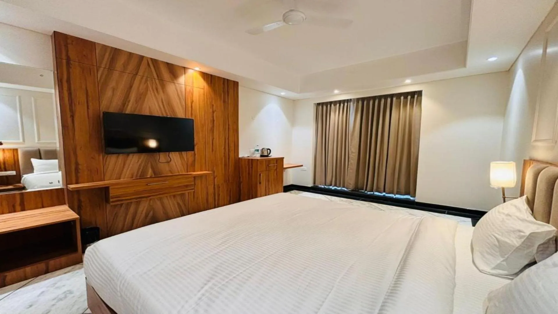 Bed in Jaipur Hotel Saaj Mansion