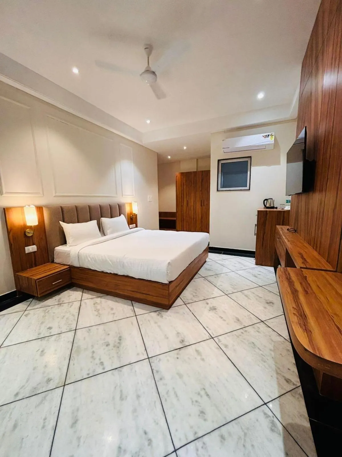 Communal lounge/ TV room, Bed in Jaipur Hotel Saaj Mansion