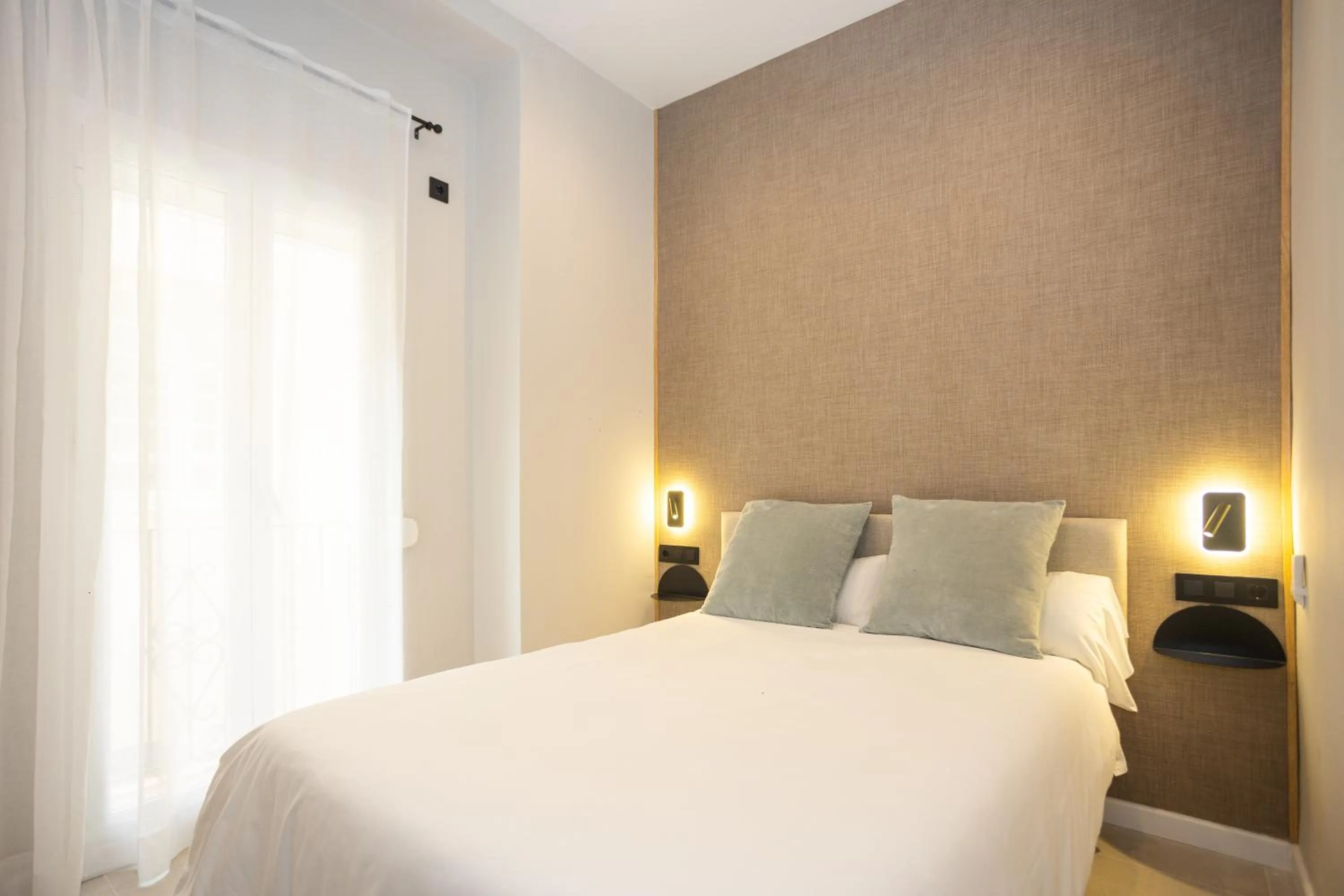 Bed in Chinitas Urban Rooms