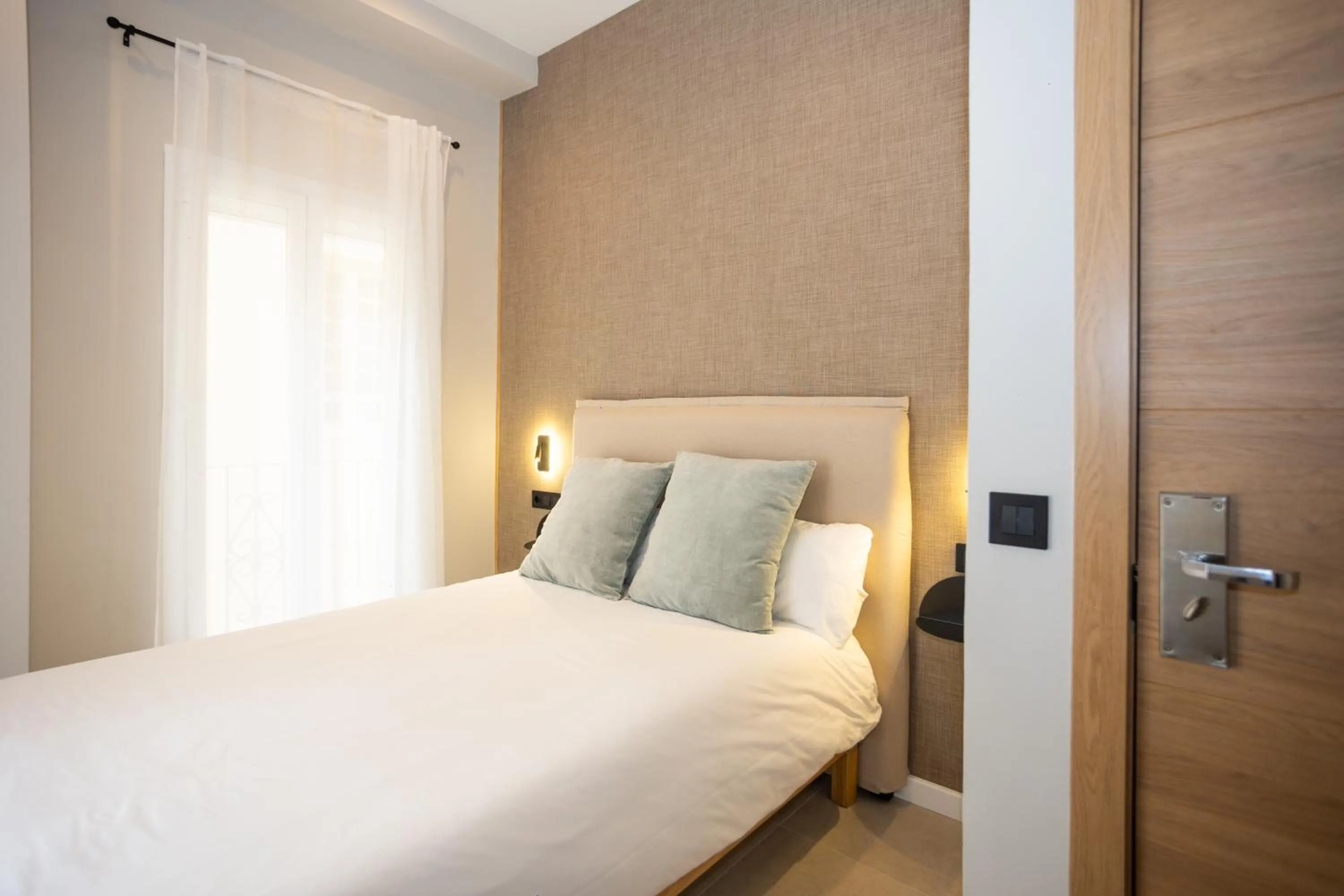 Bed in Chinitas Urban Rooms