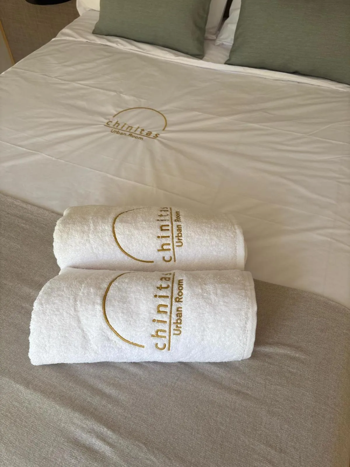 towels, Bed in Chinitas Urban Rooms
