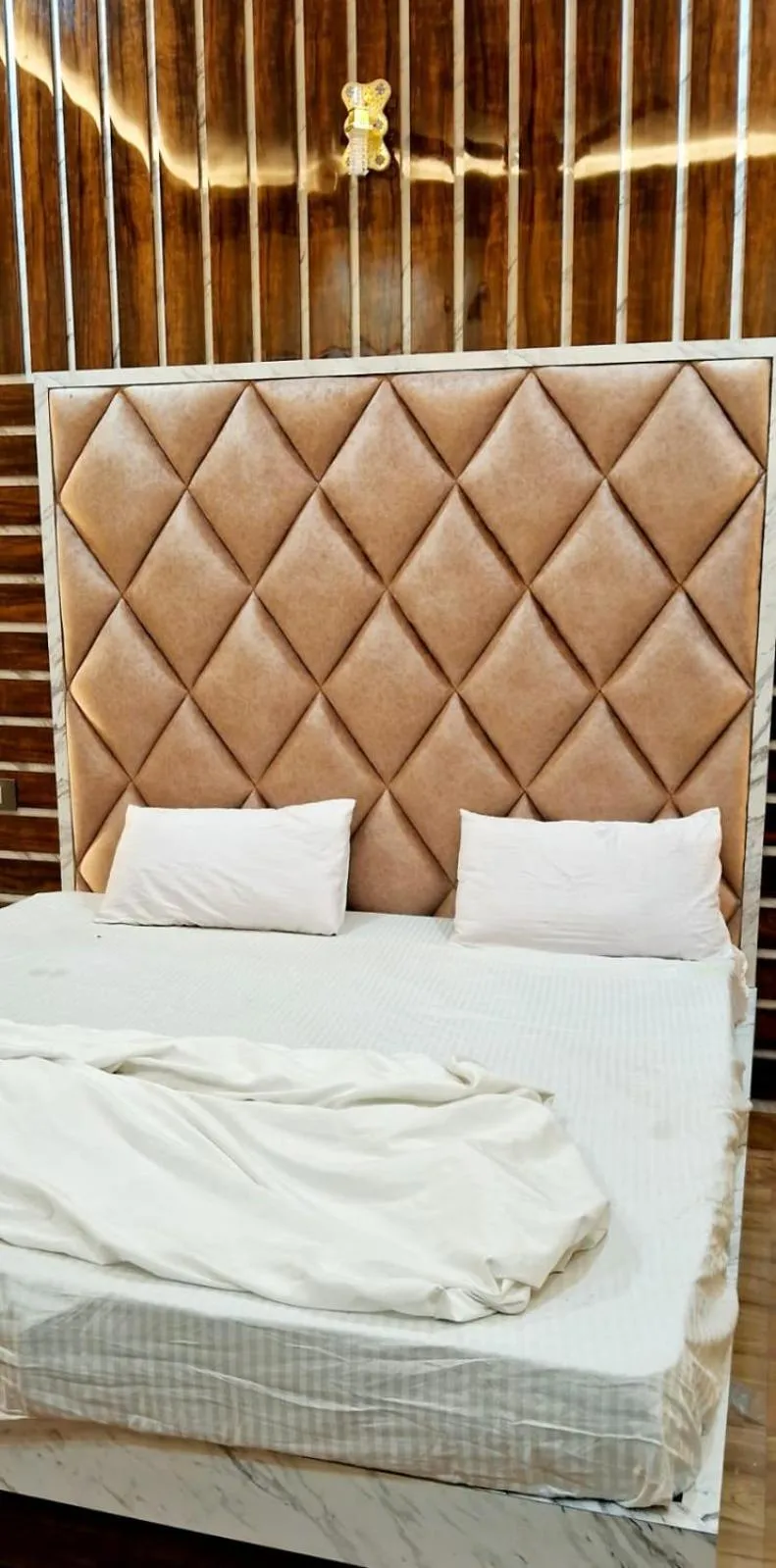 Bed in Hotel Ashok Vihar