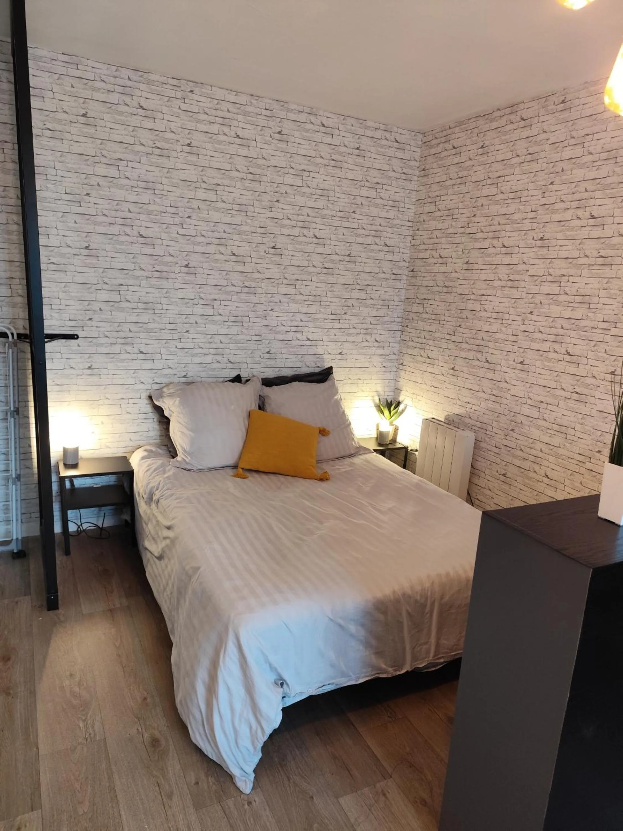 Bedroom, Bed in Studio Cosy Elancourt, Les terrasses d'Héricé