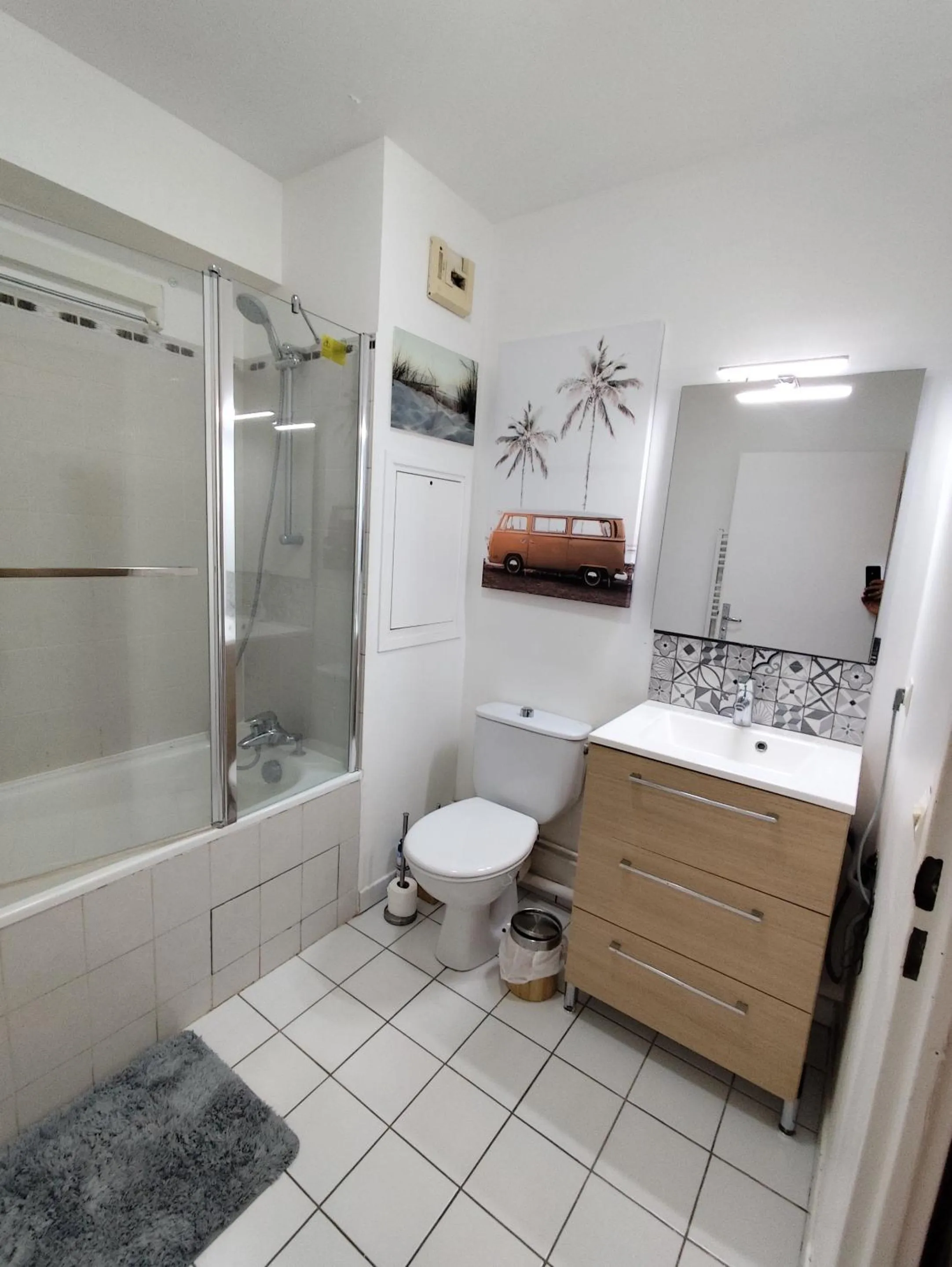 Bathroom in Studio Cosy Elancourt, Les terrasses d'Héricé