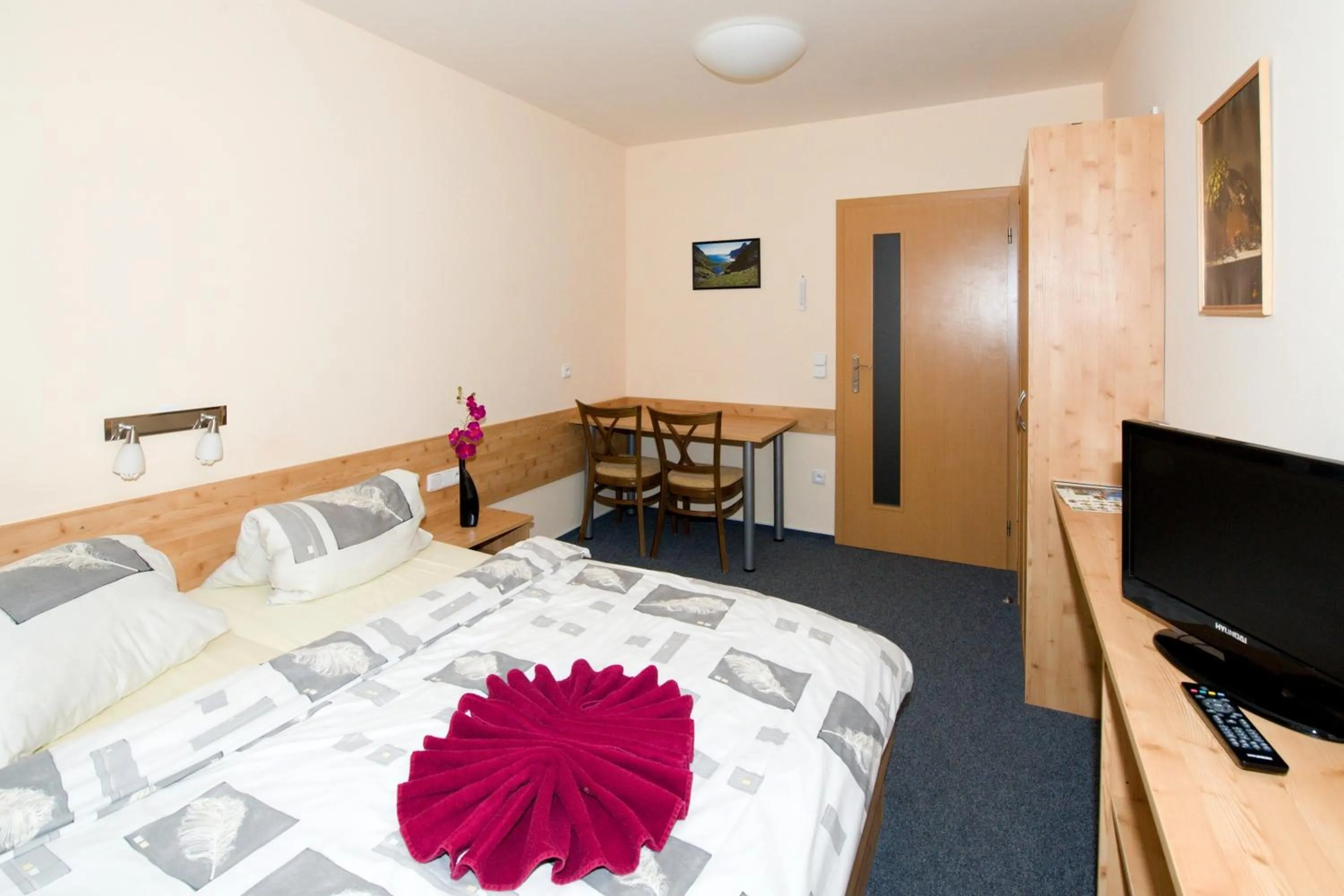 TV and multimedia, Bed in Horský Hotel Skiland