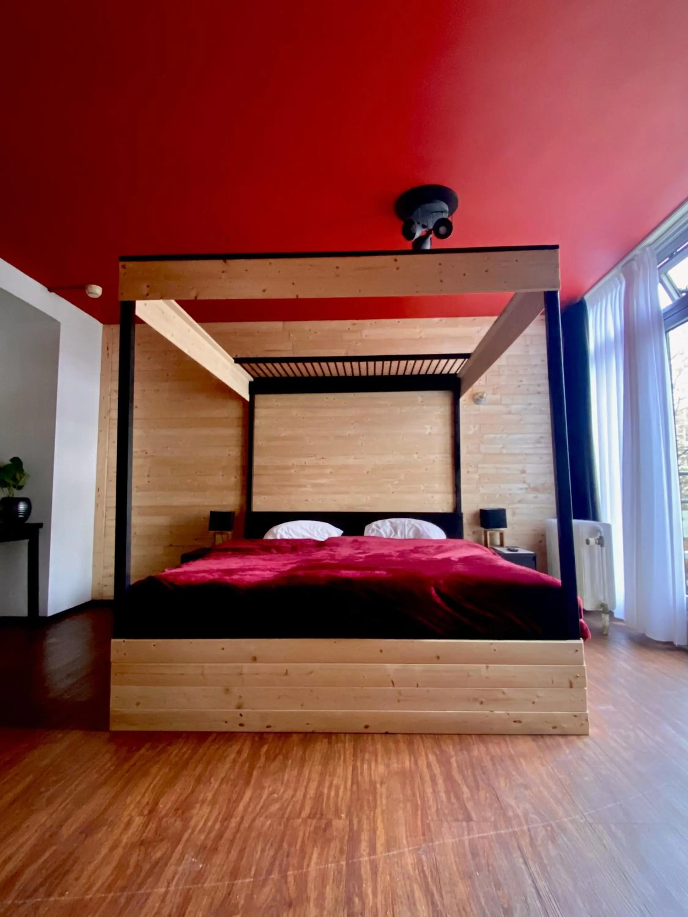 Bedroom, Bed in Anno