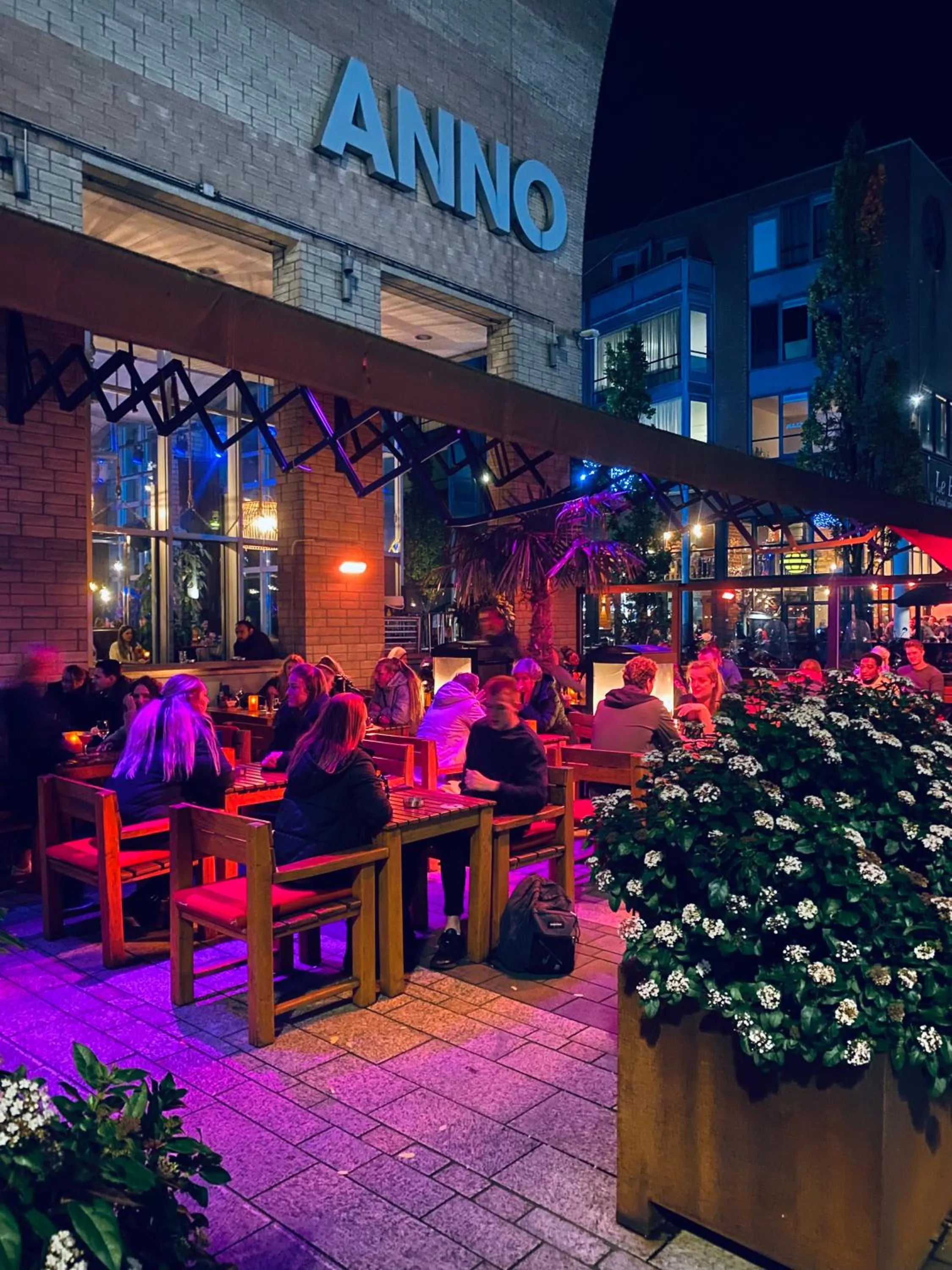 Restaurant/places to eat in Anno