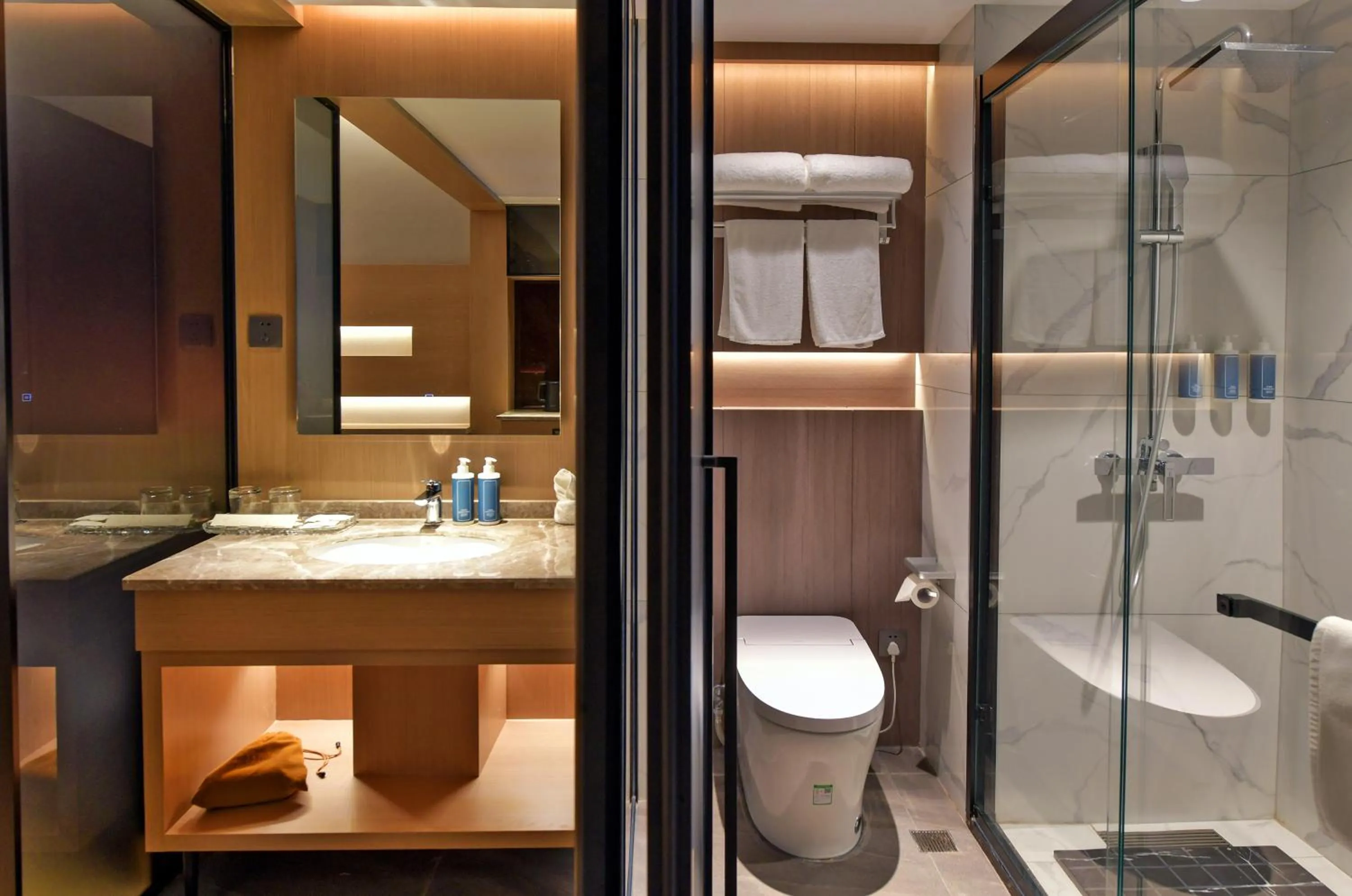 Shower in Maison New Century Tongxiang