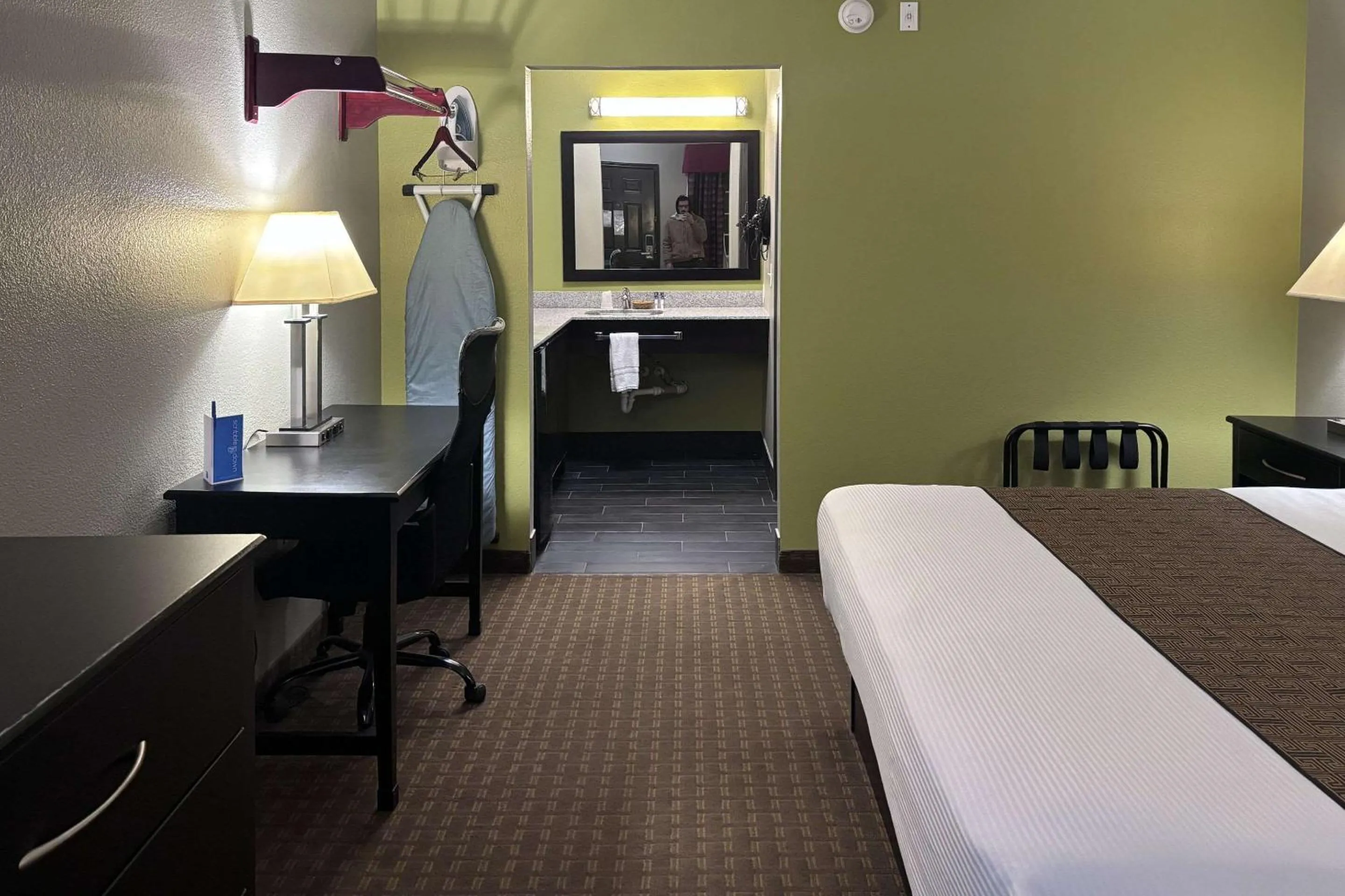 Bedroom, Bed in Rodeway Inn