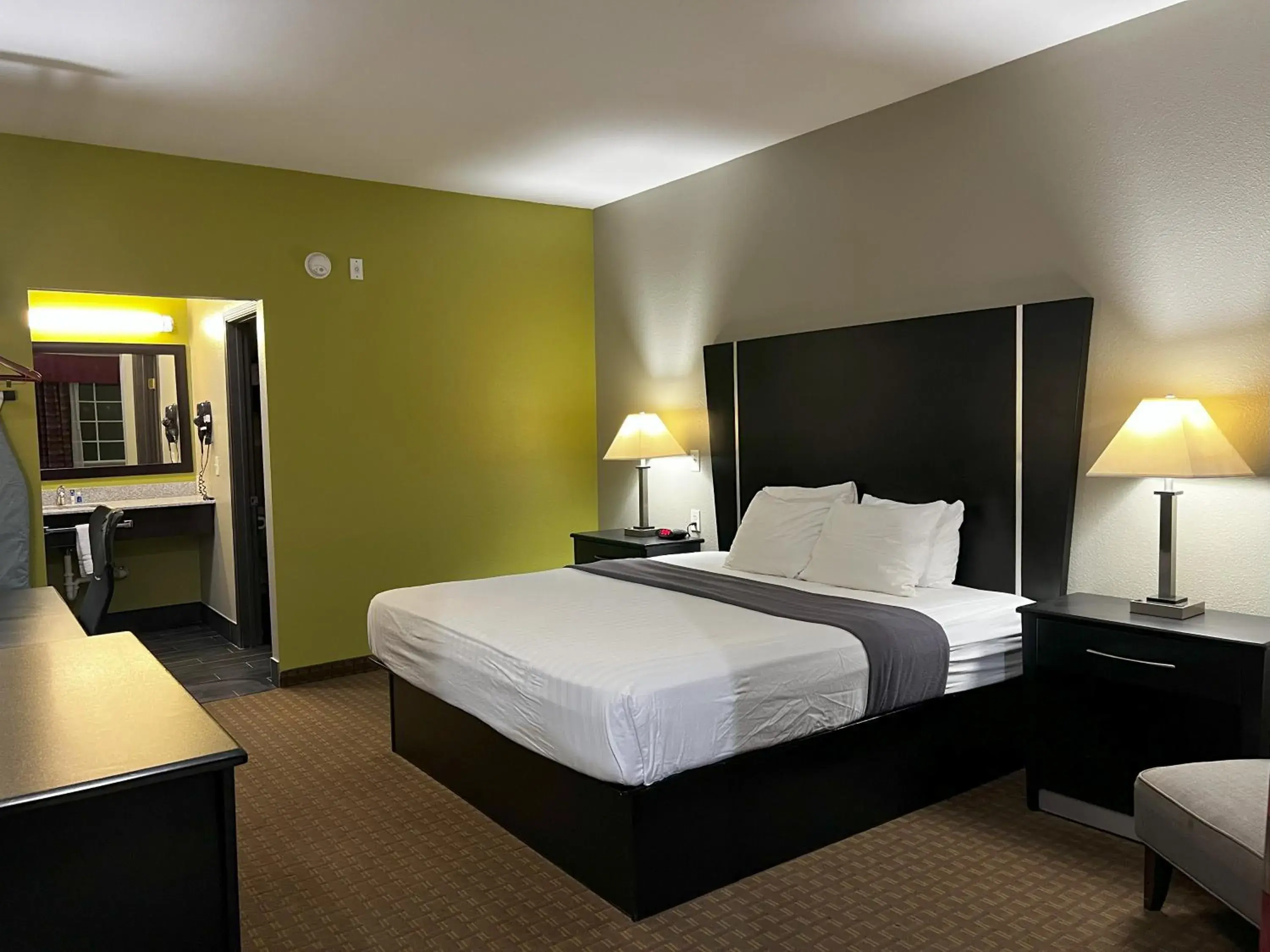 King Room in Rodeway Inn King Room in Rodeway Inn