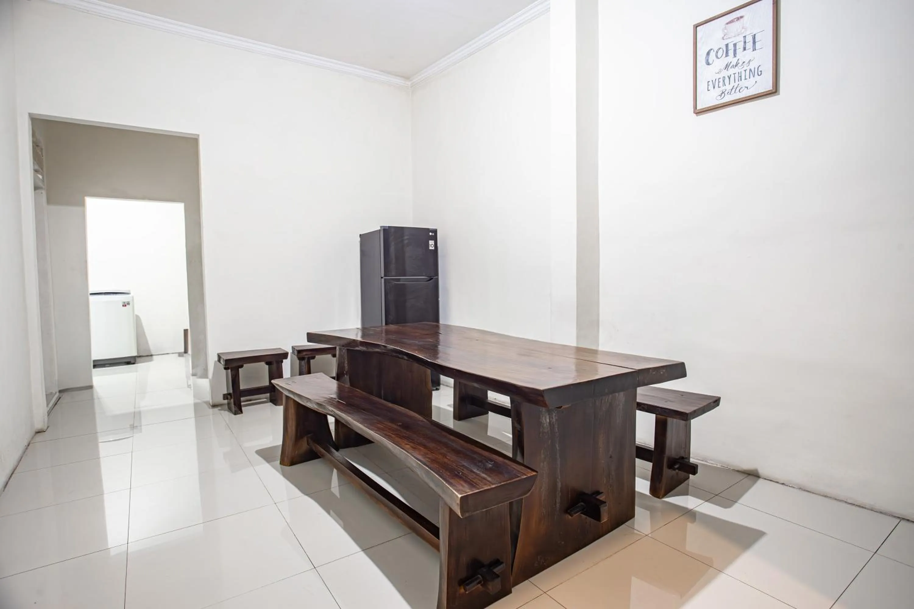 Lobby or reception in Hotel O Almahyra Guest House Syariah