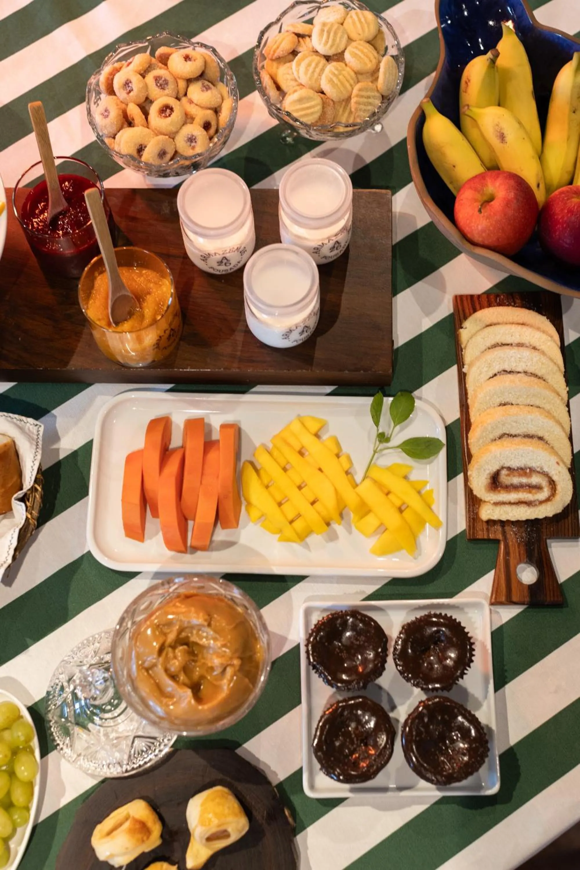 Buffet breakfast in Pousada Armazém 26