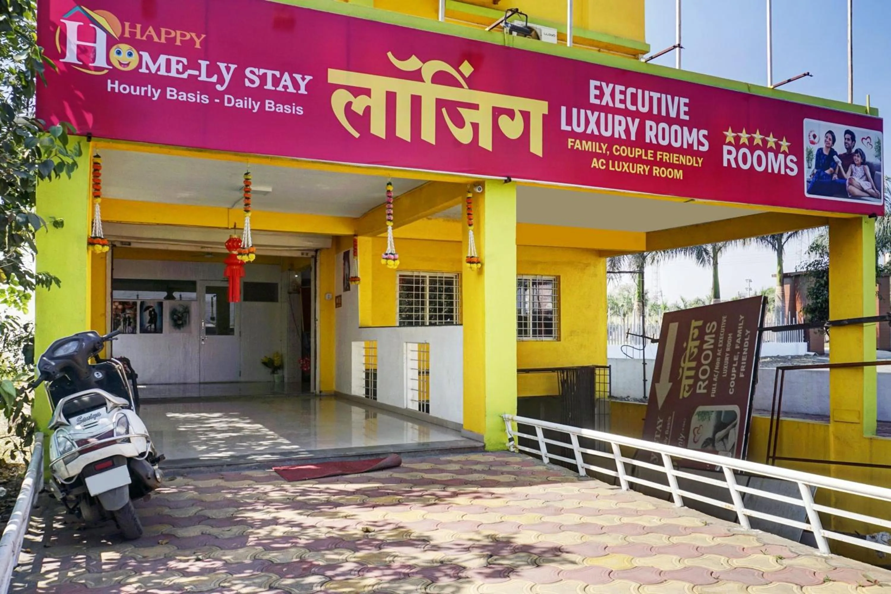 Facade/entrance in Hotel O Happy Homely Stay