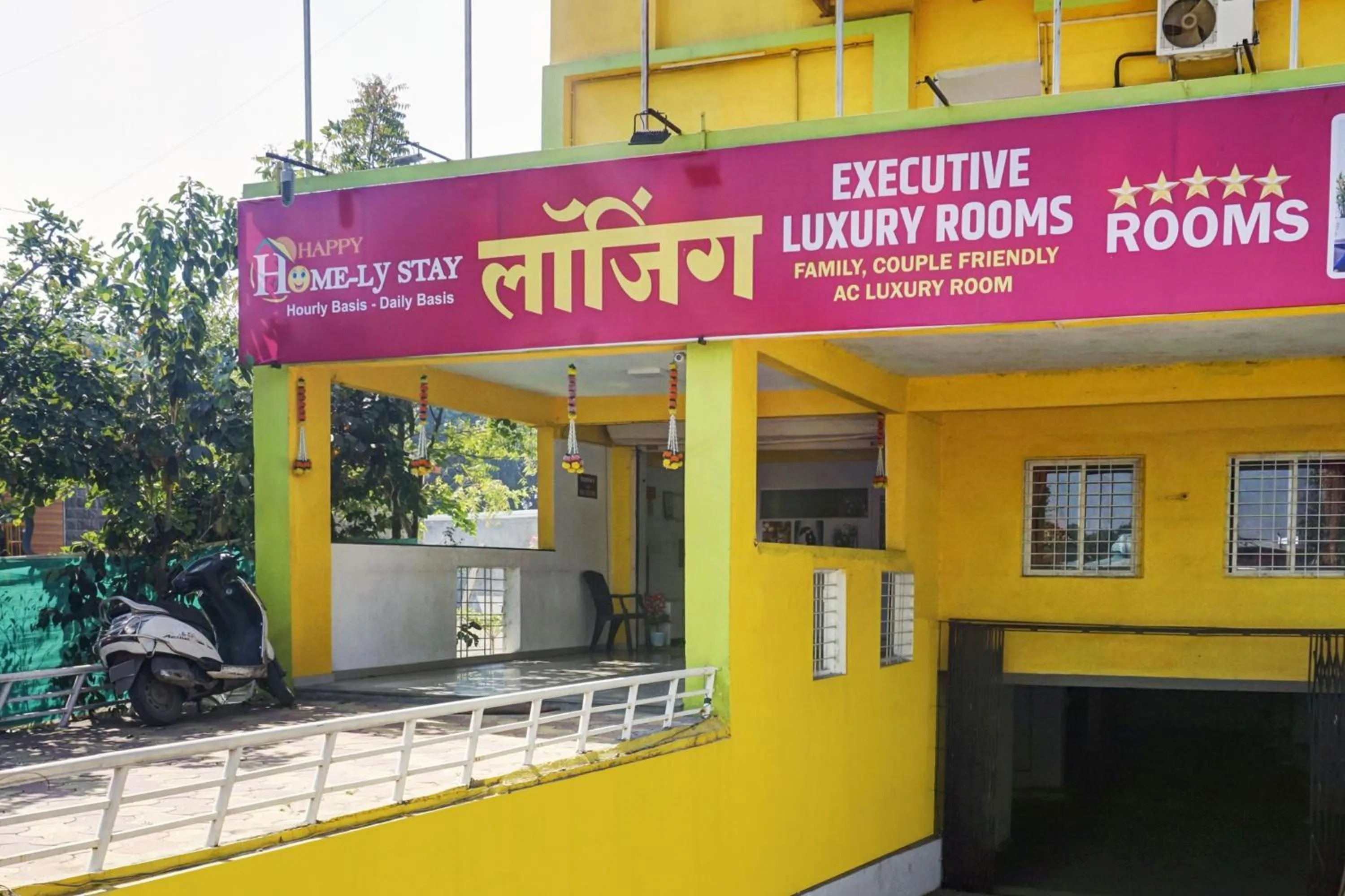 Facade/entrance in Hotel O Happy Homely Stay