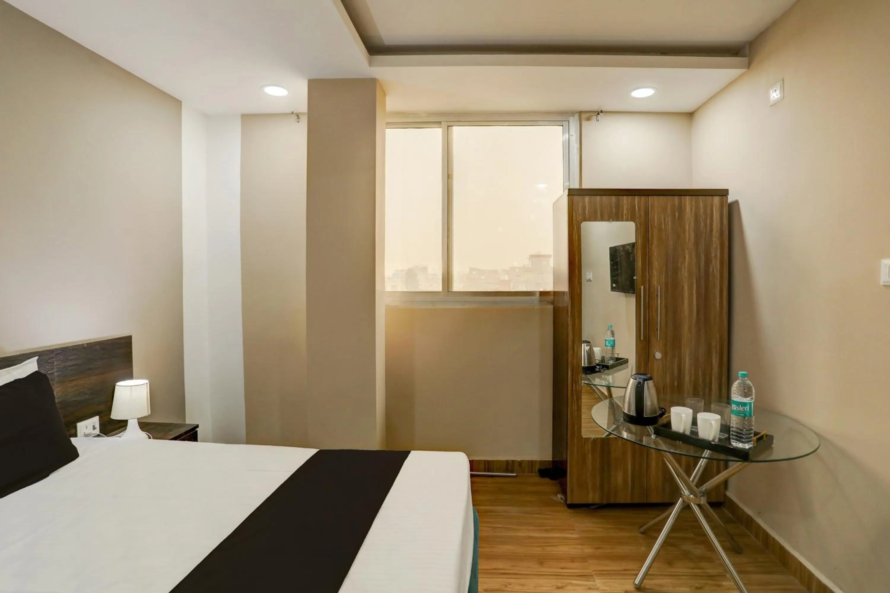 Bedroom, Bed in Hotel O Raisi Residency Hotel