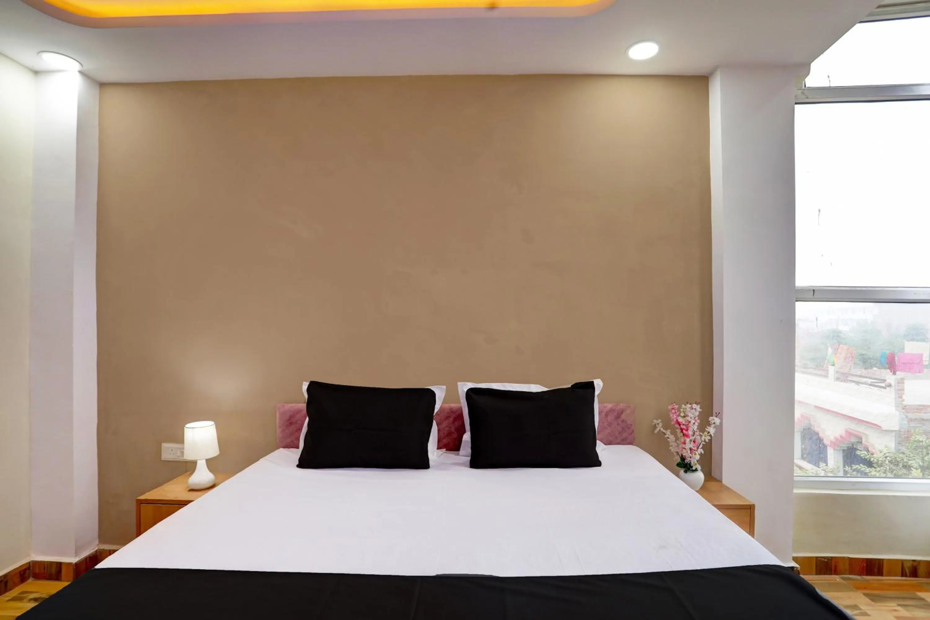 Bedroom, Bed in Hotel O Raisi Residency Hotel