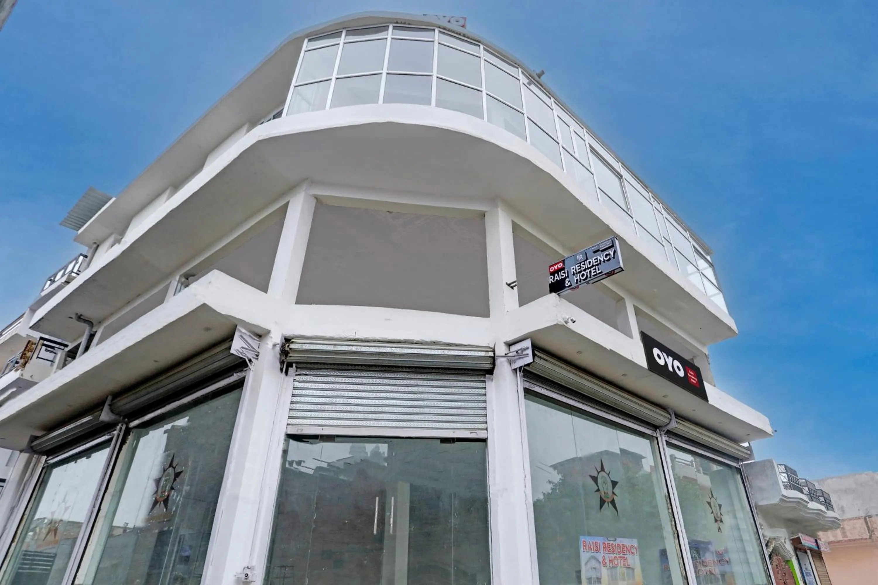 Facade/entrance in Hotel O Raisi Residency Hotel