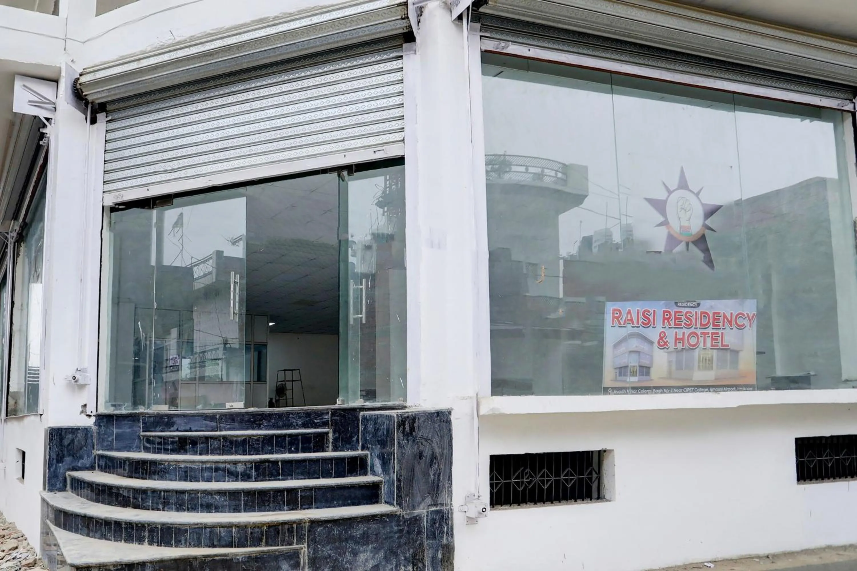 Facade/entrance in Hotel O Raisi Residency Hotel