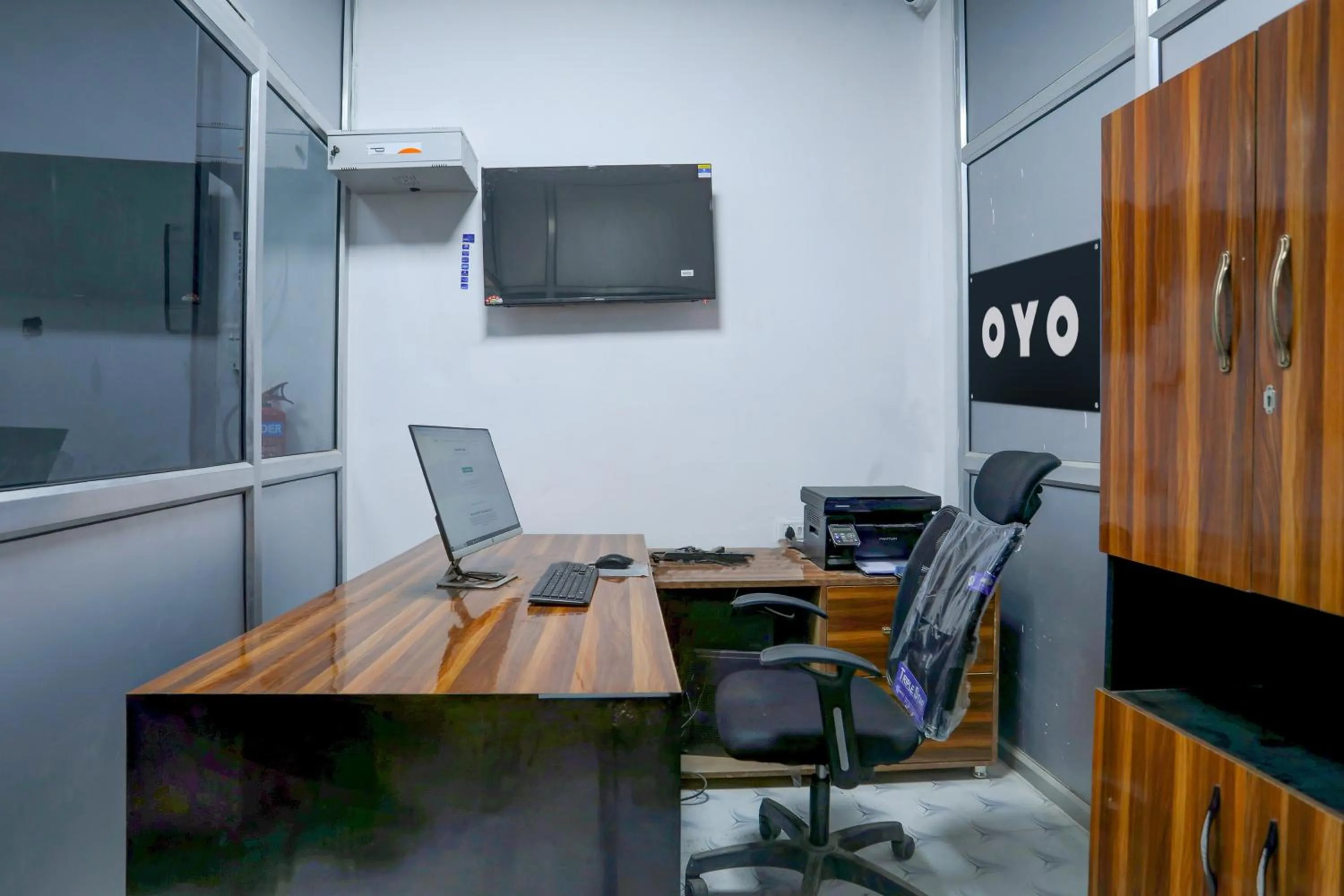 Lobby or reception in Hotel O Raisi Residency Hotel