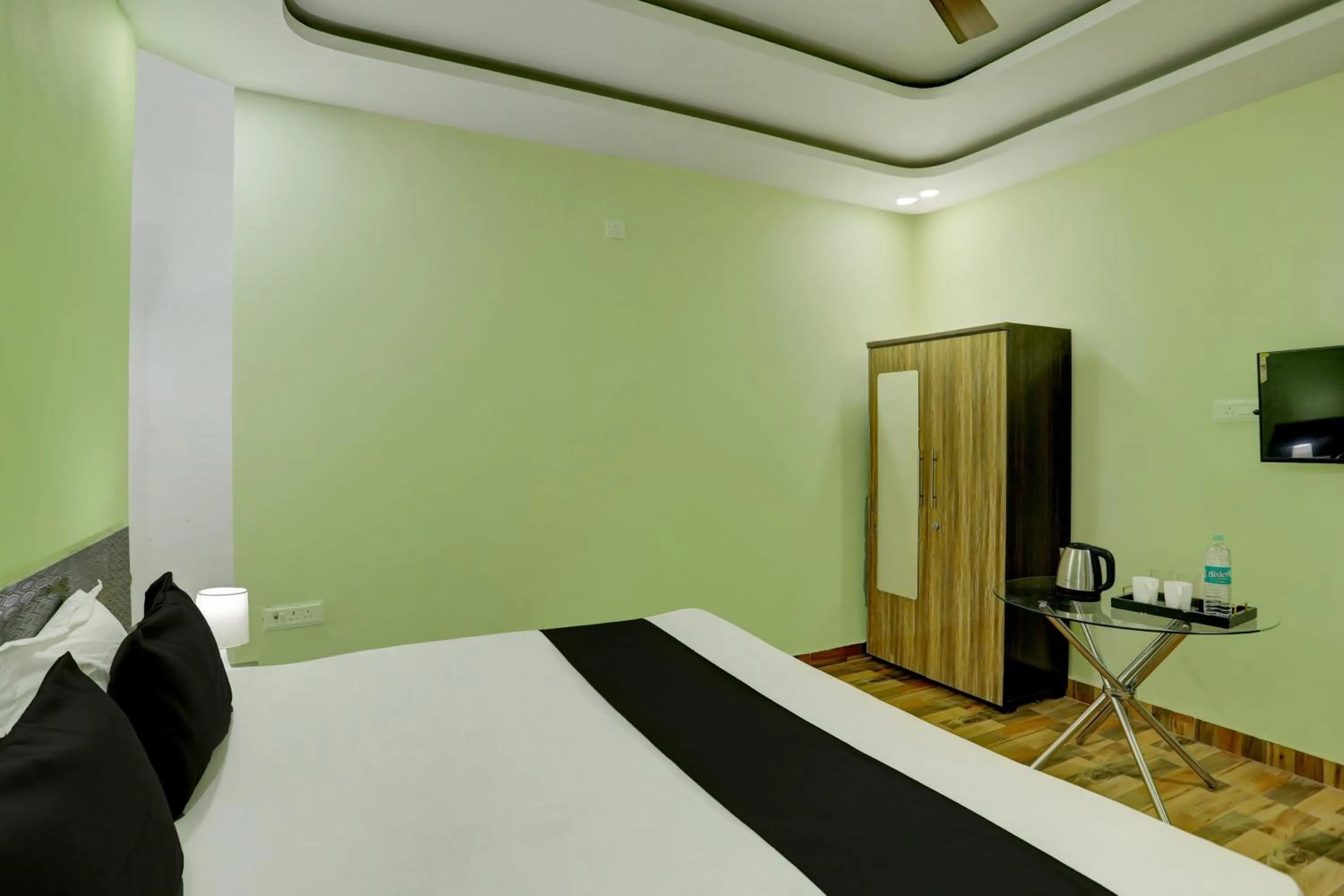 Bedroom, Bed in Hotel O Raisi Residency Hotel